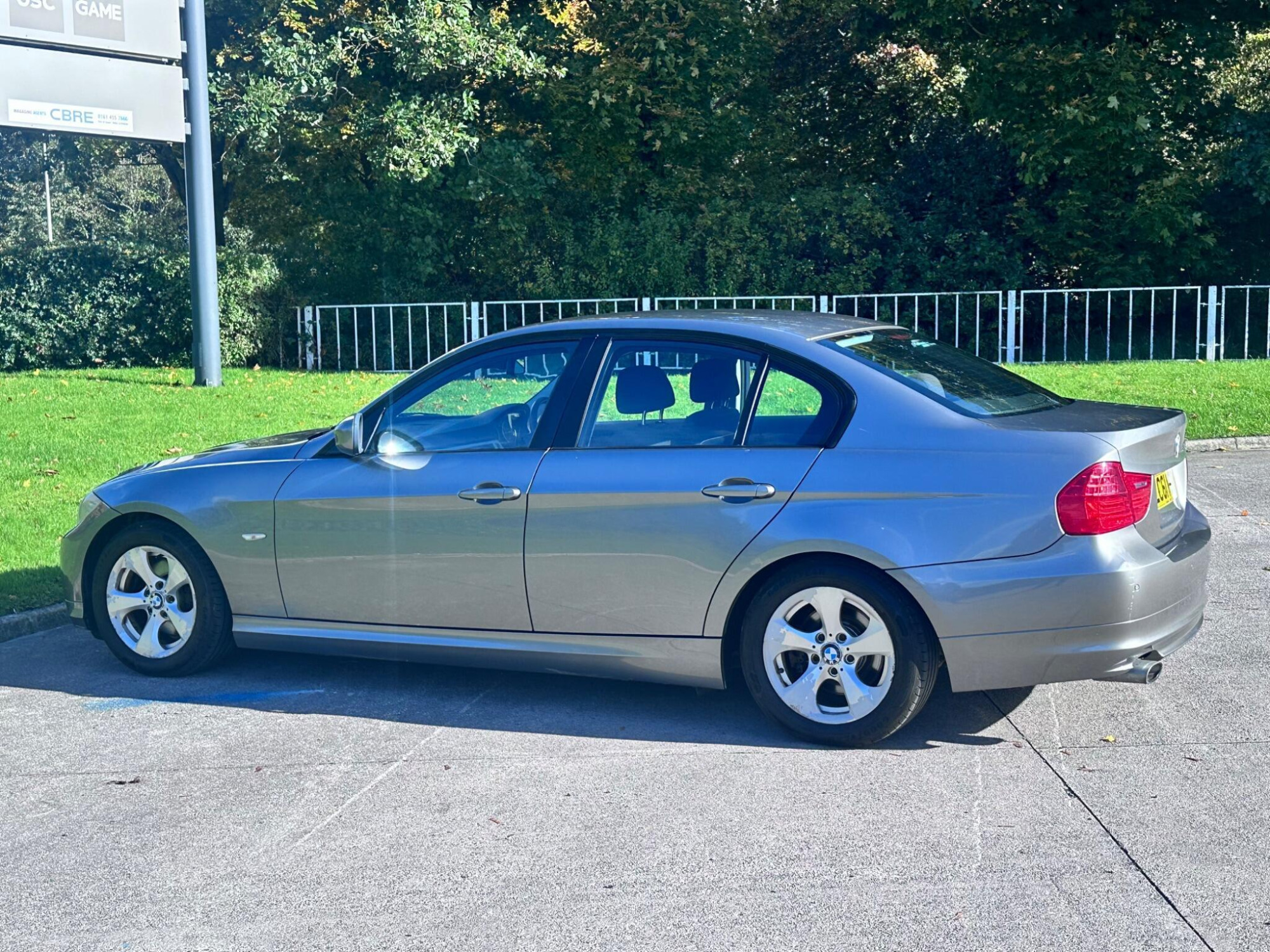 2011 BMW 3 Series image 7