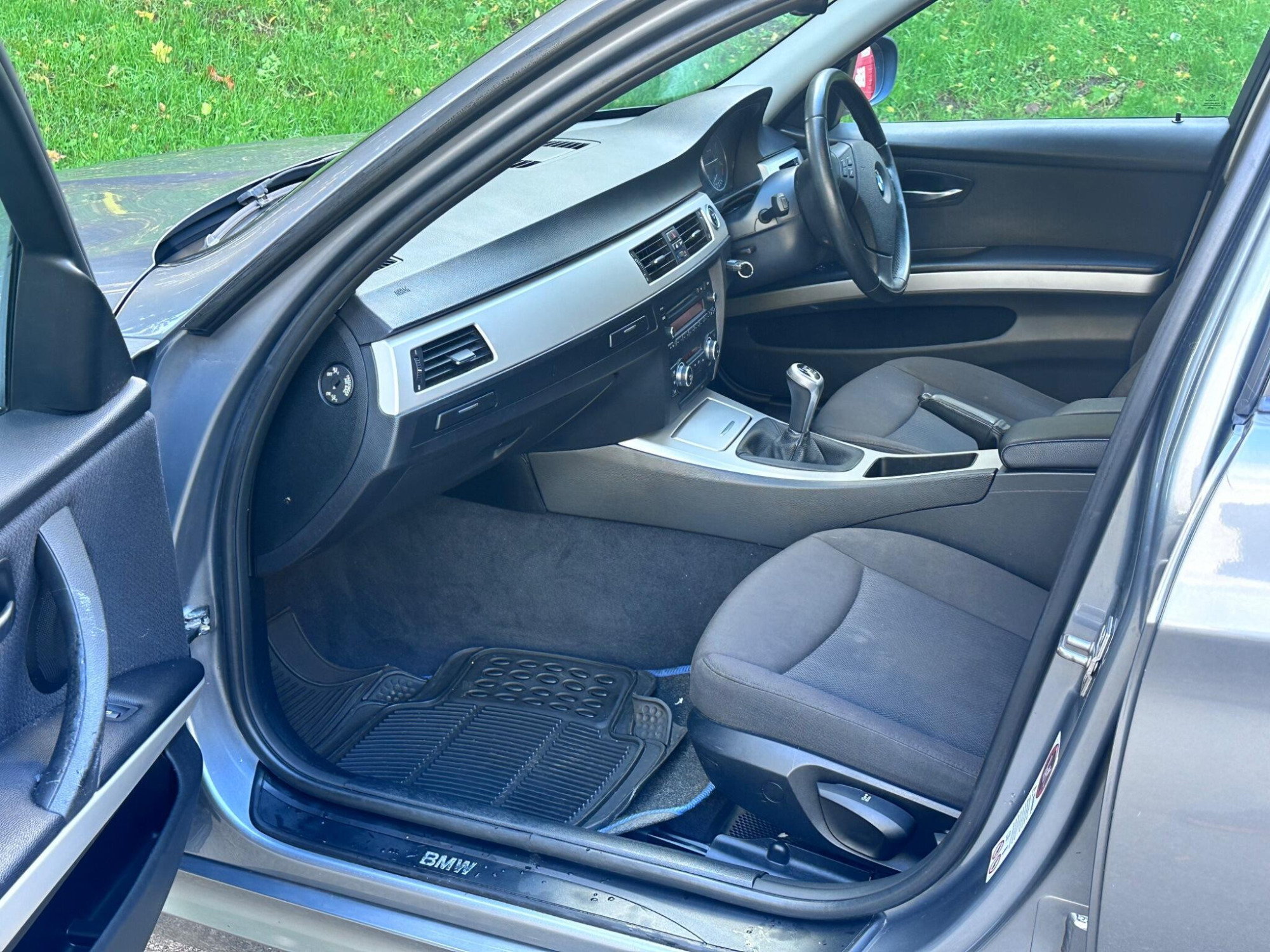 2011 BMW 3 Series image 42