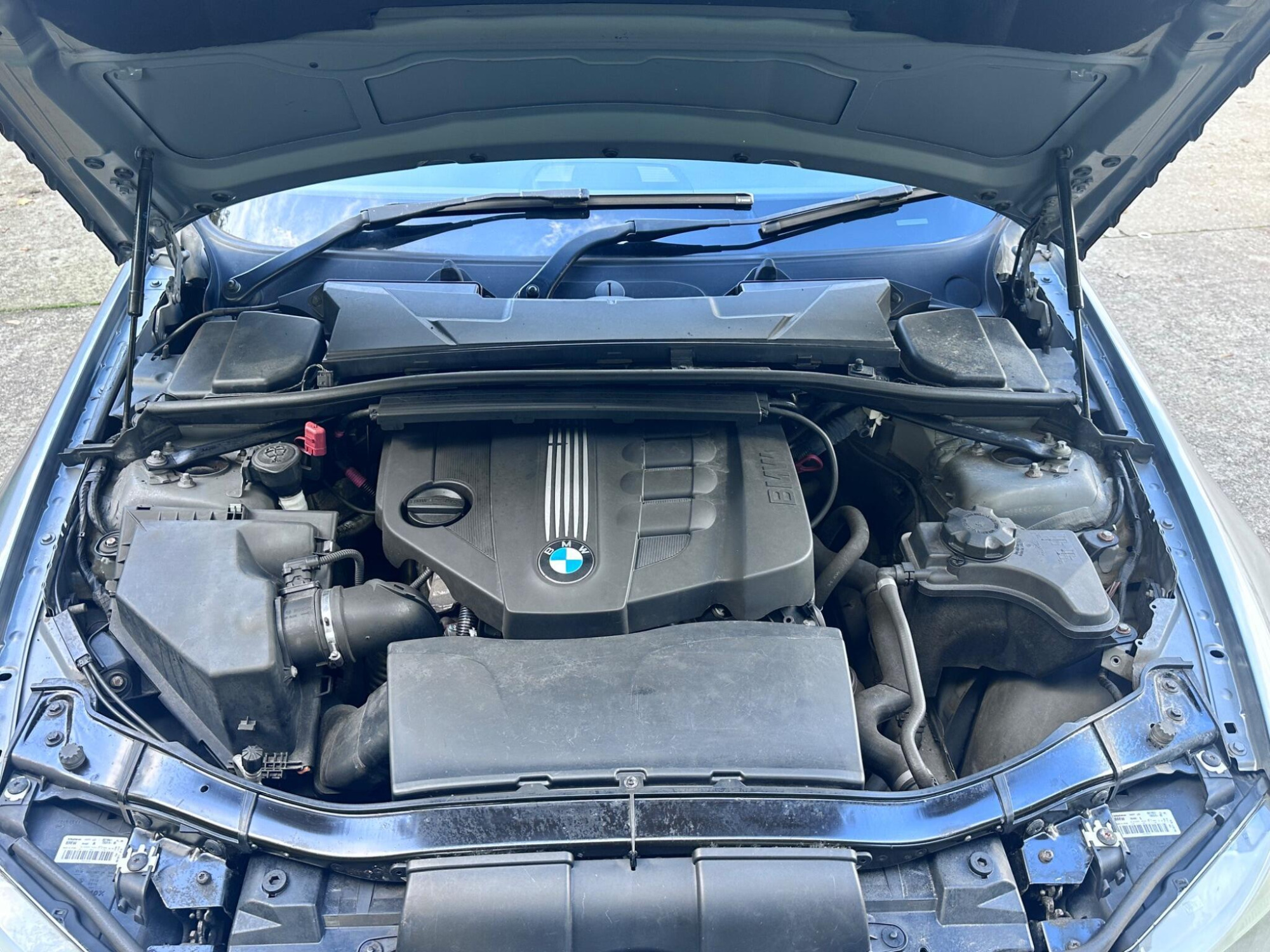 2011 BMW 3 Series image 31