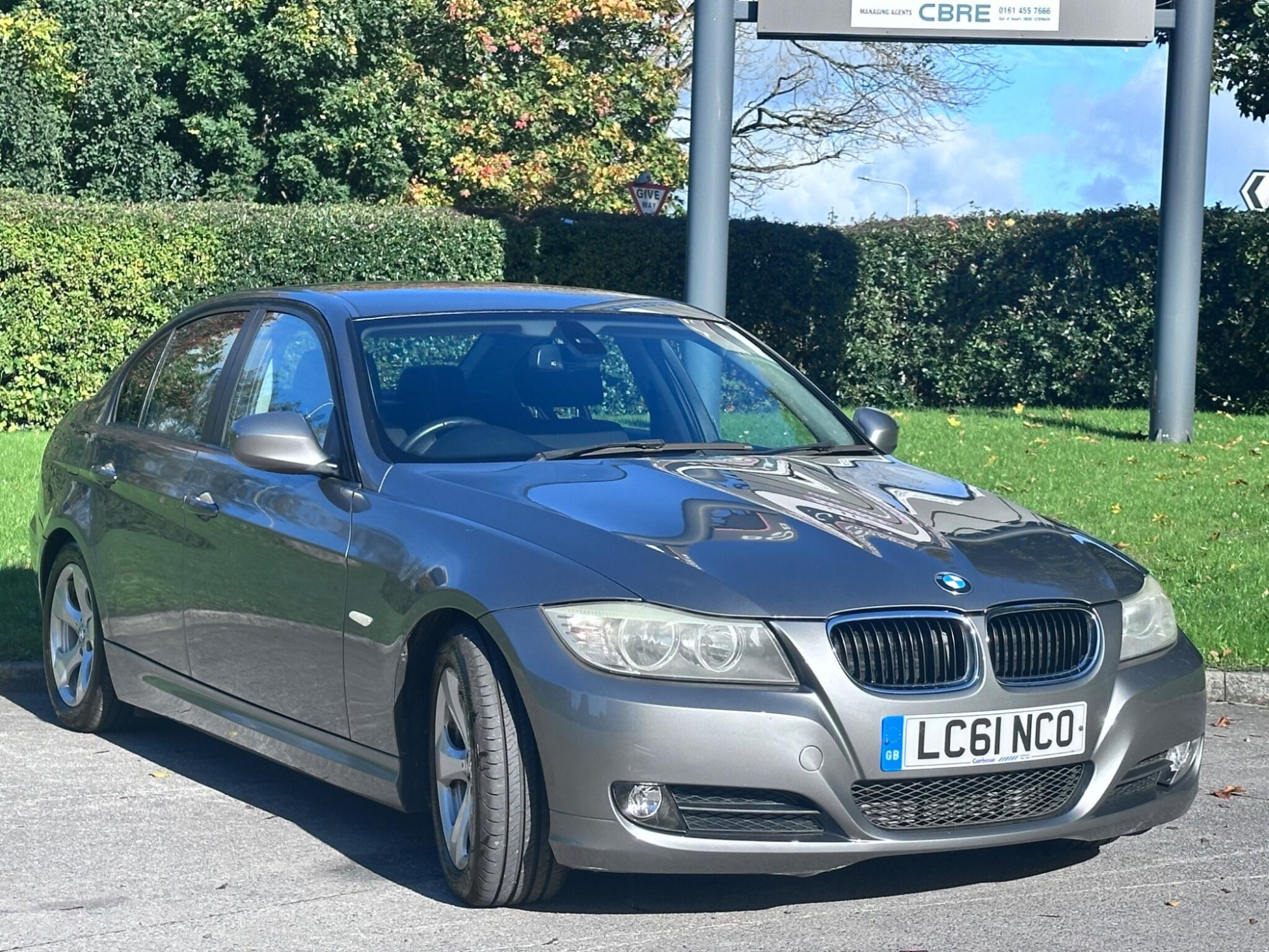 2011 BMW 3 Series image 1