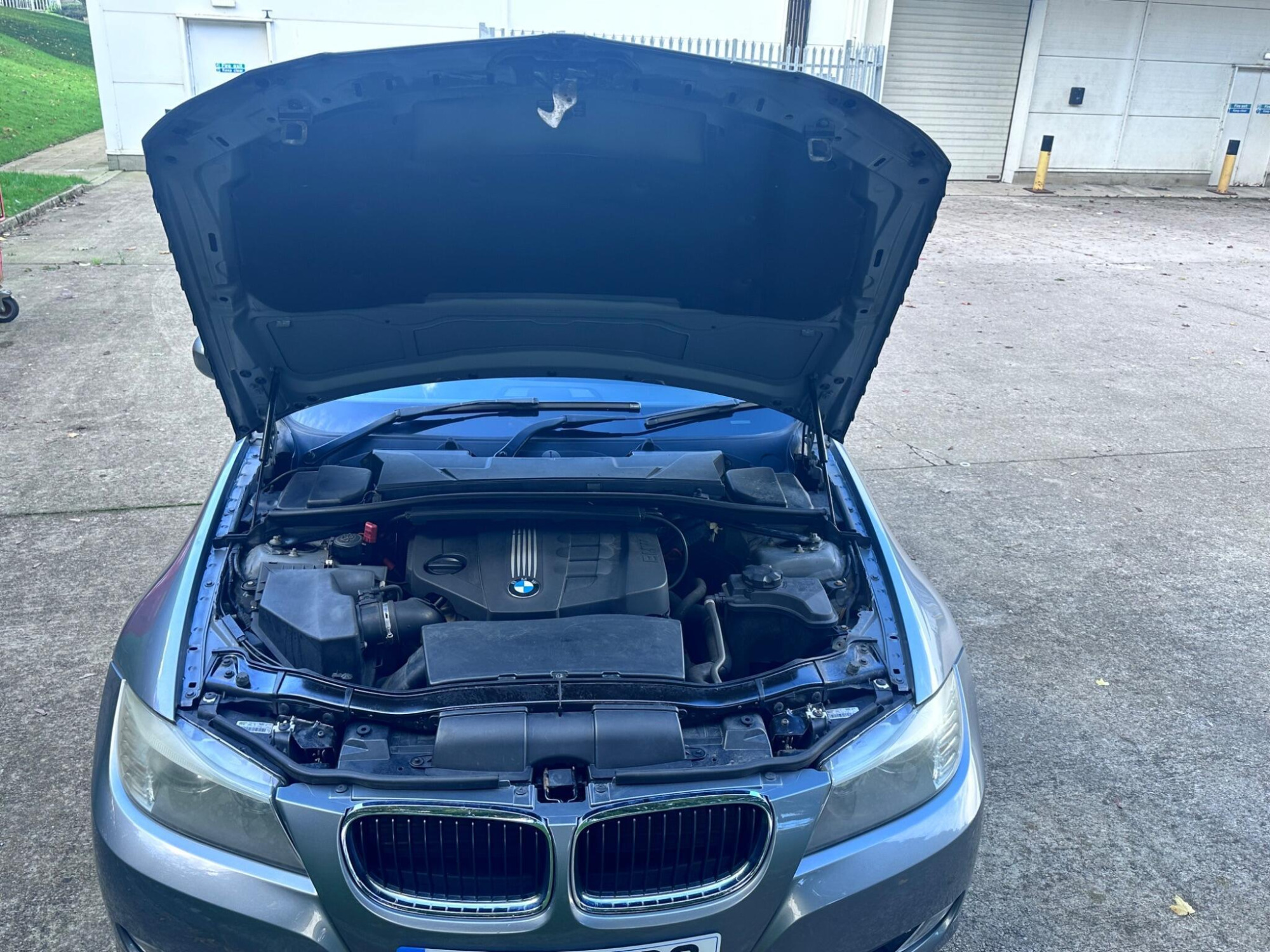 2011 BMW 3 Series image 32
