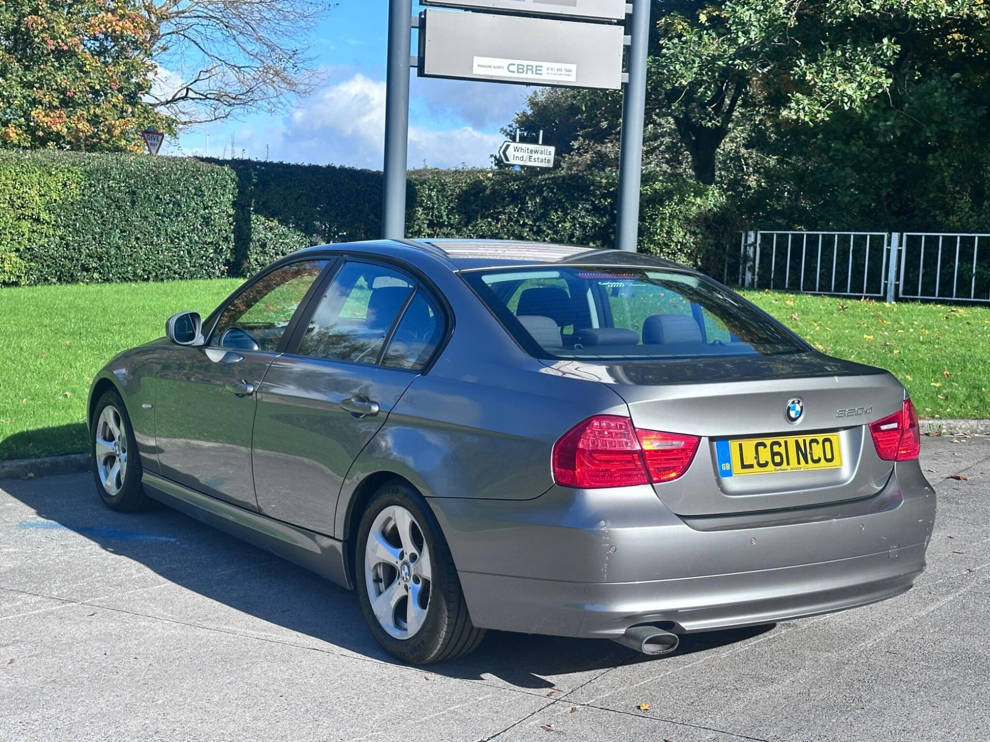 2011 BMW 3 Series image 4