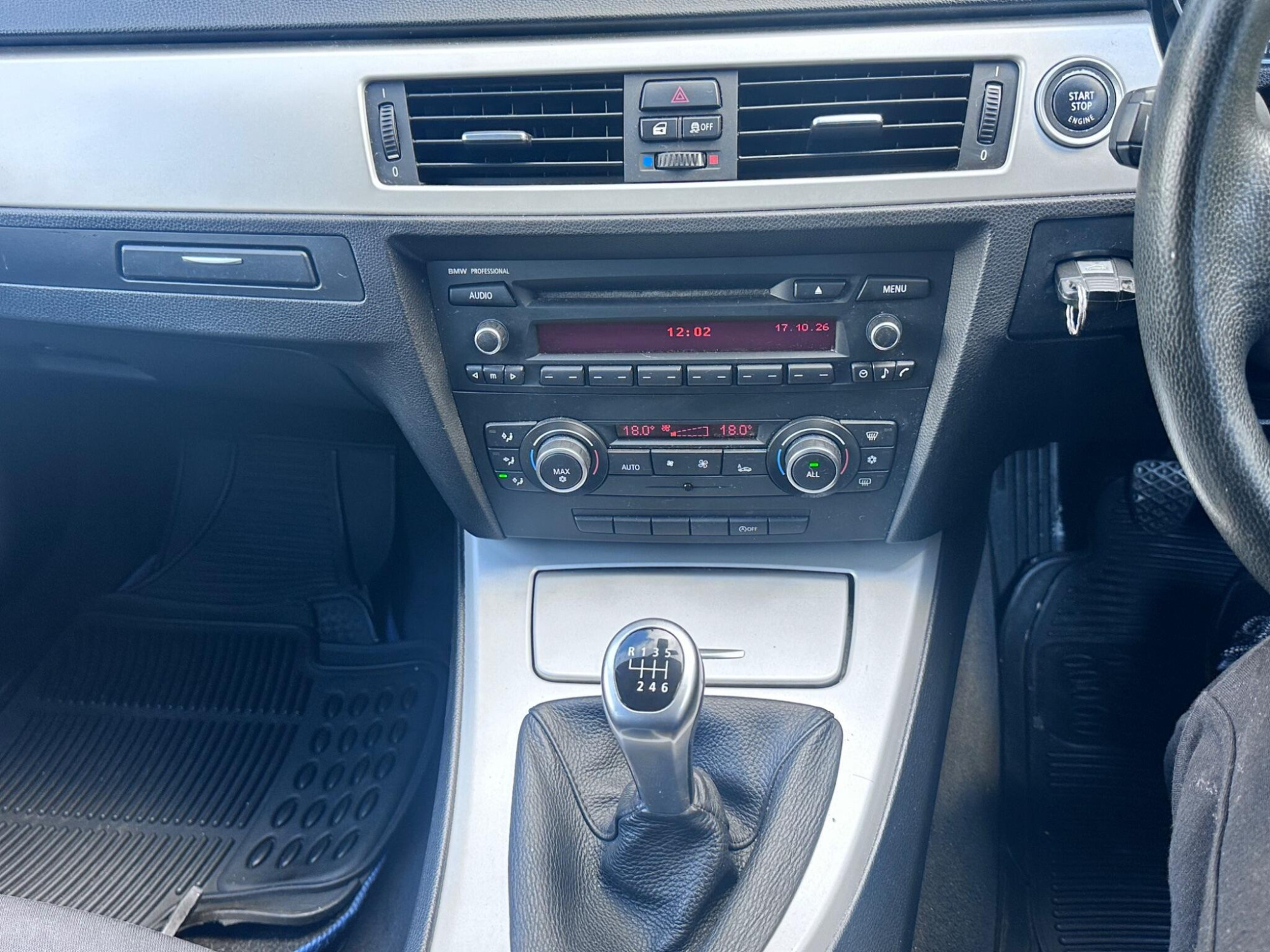 2011 BMW 3 Series image 14