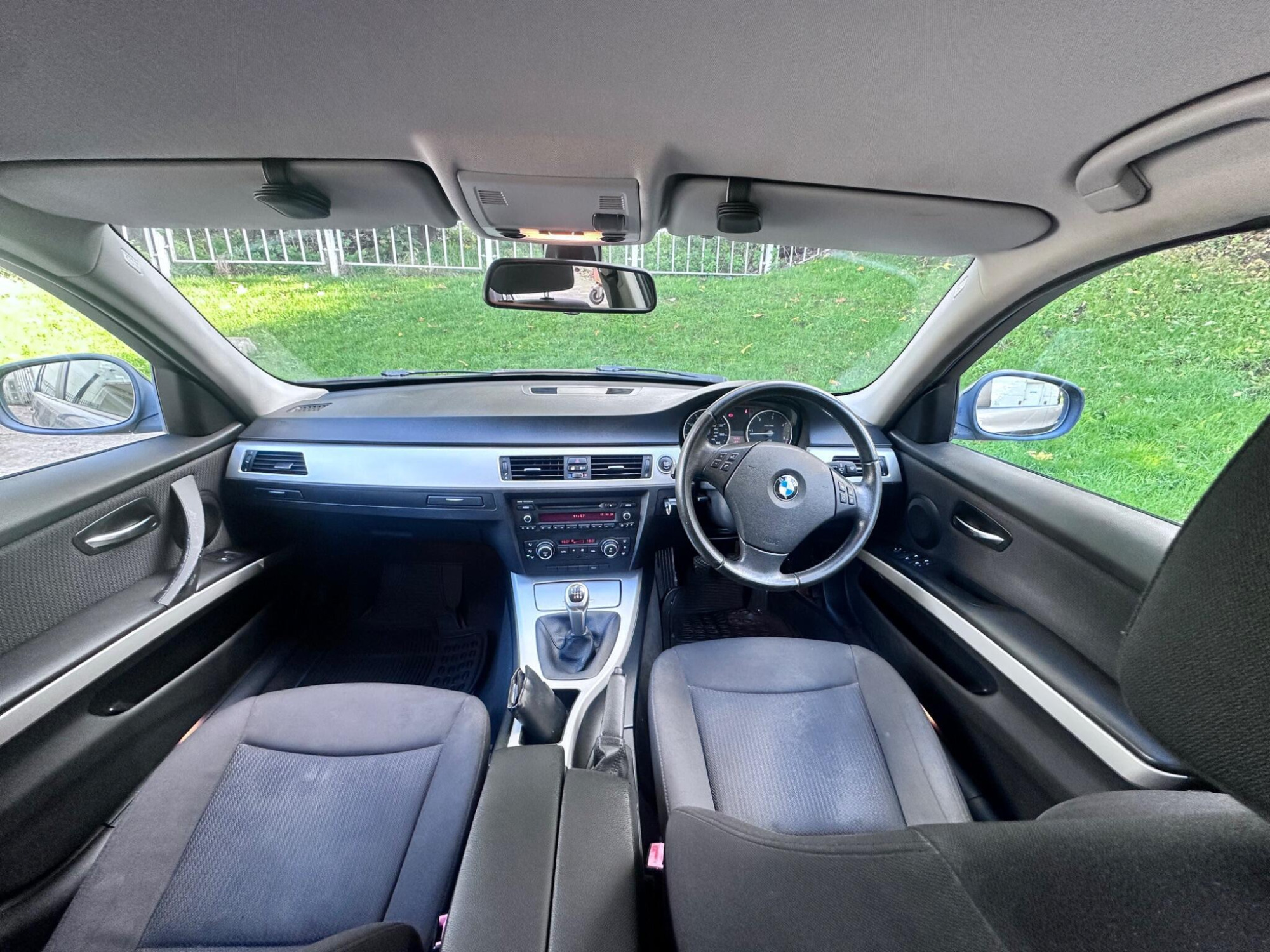 2011 BMW 3 Series image 15