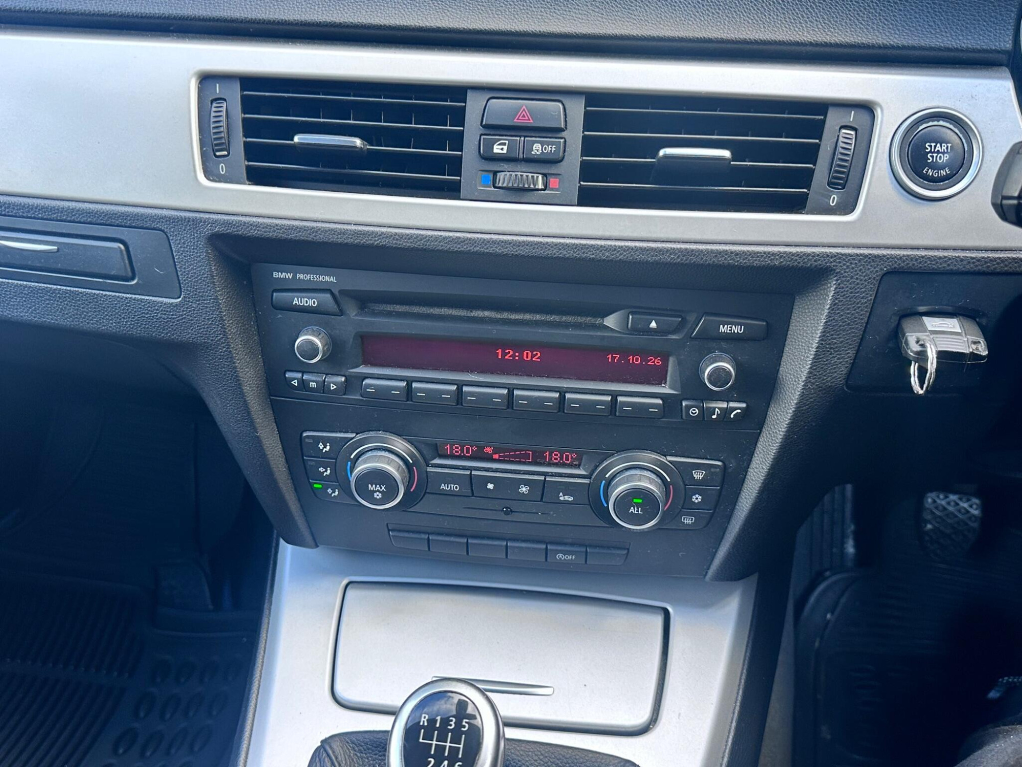 2011 BMW 3 Series image 23