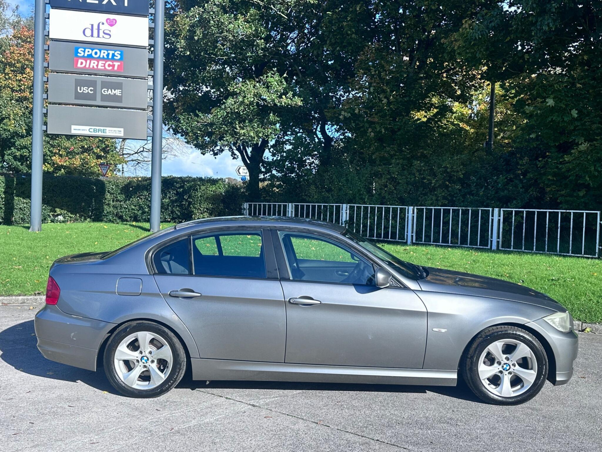 2011 BMW 3 Series image 13