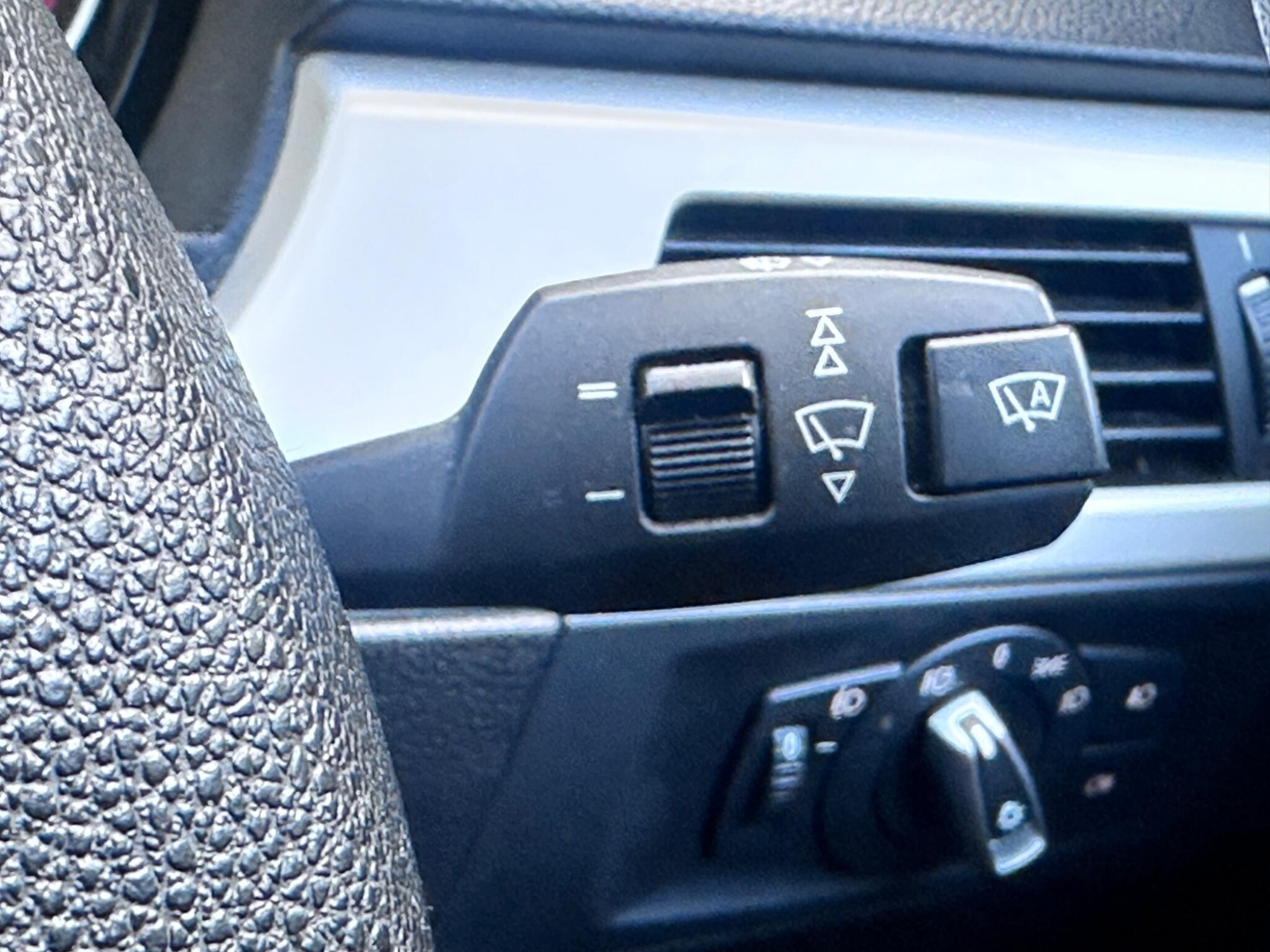 2011 BMW 3 Series image 24