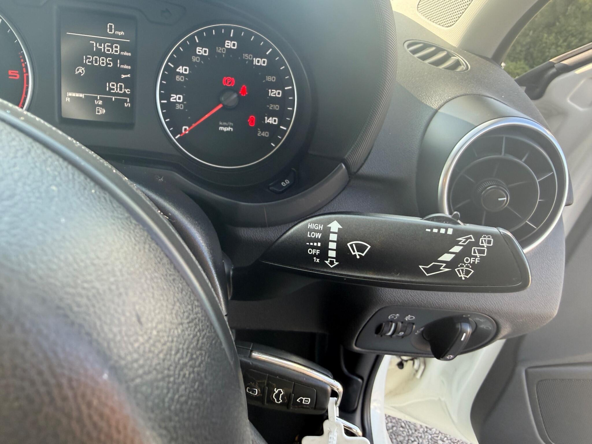 2013 Audi A1 image 31