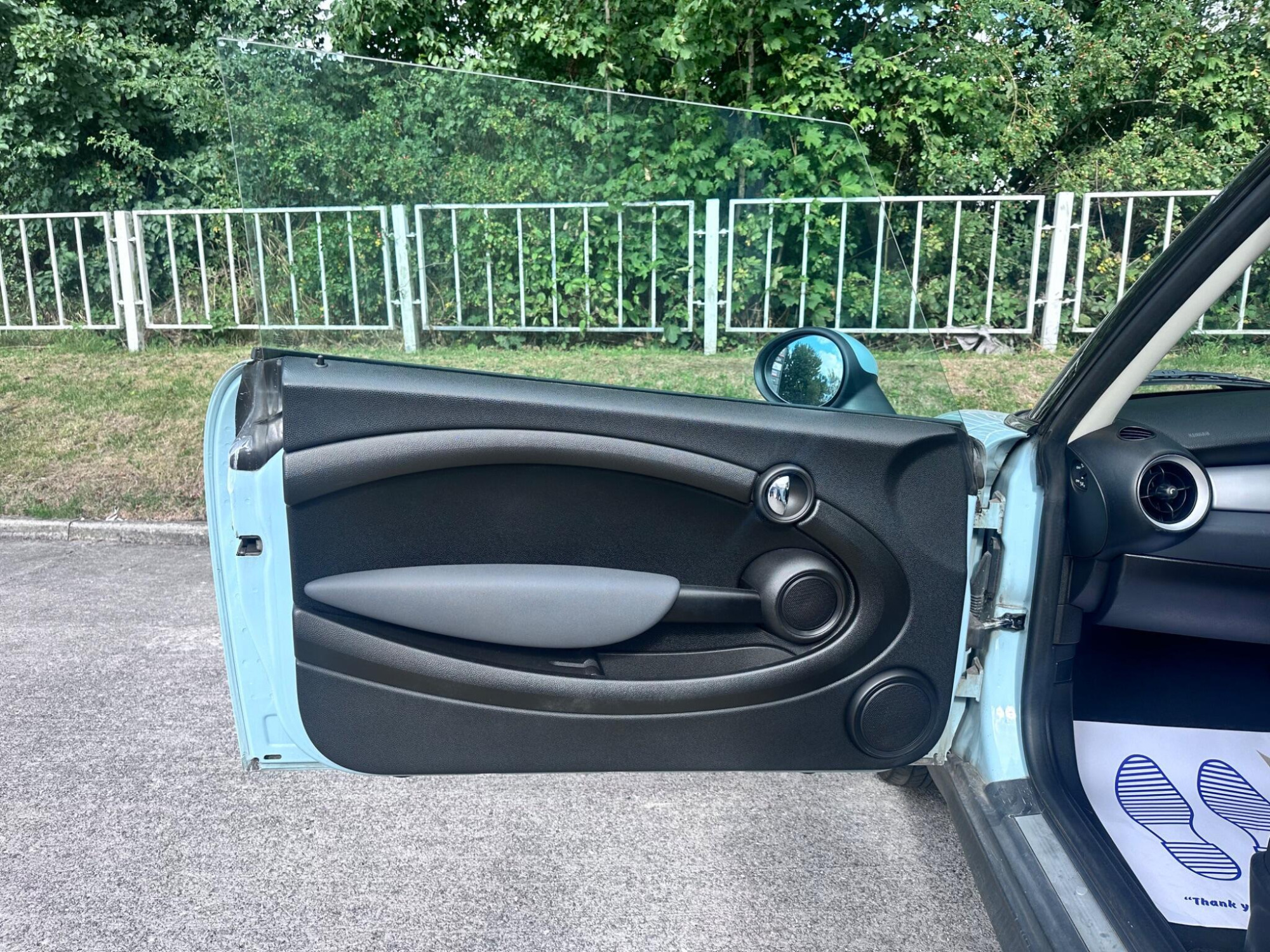 2011 MINI Hatch image 37