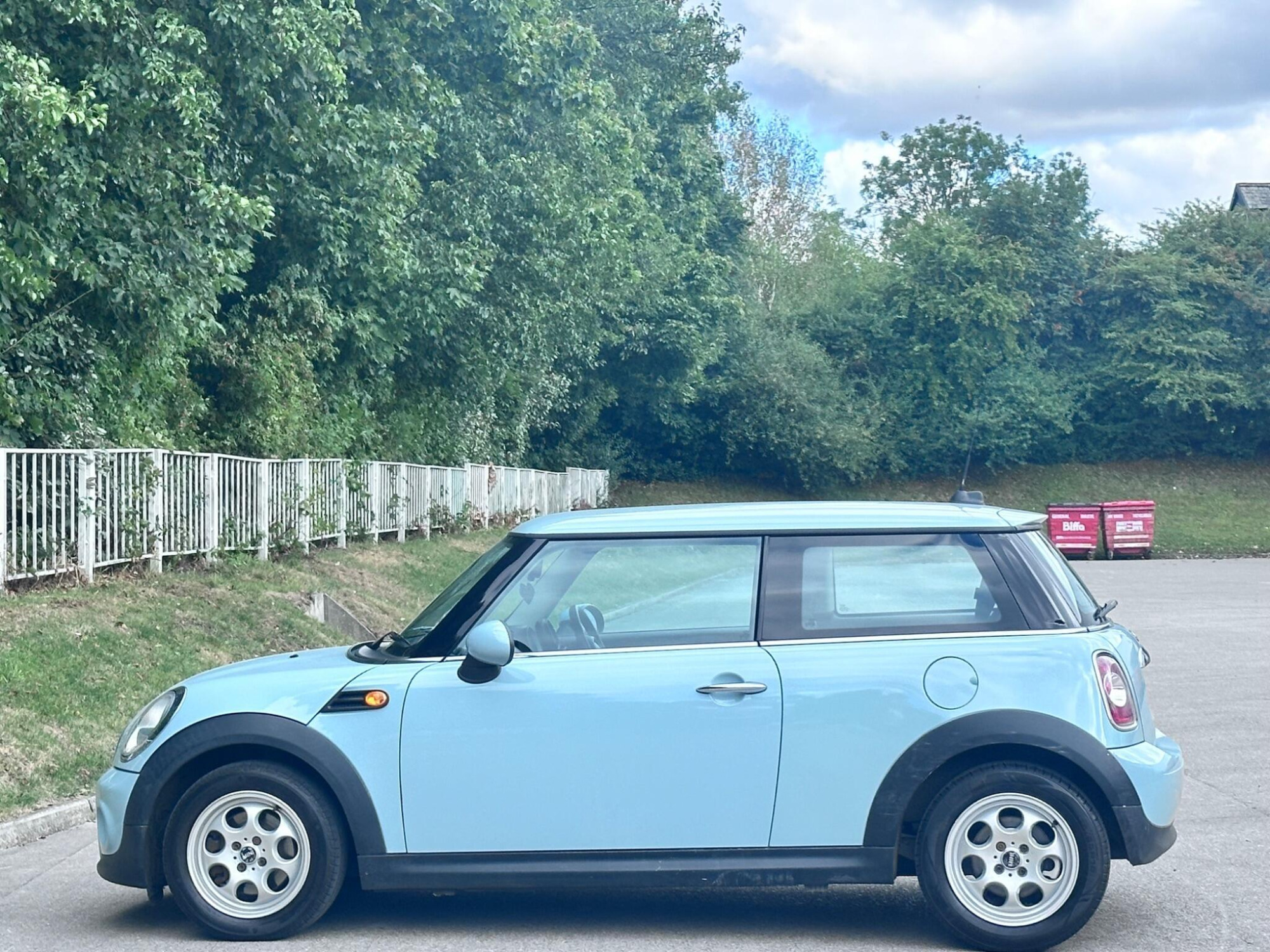 2011 MINI Hatch image 7