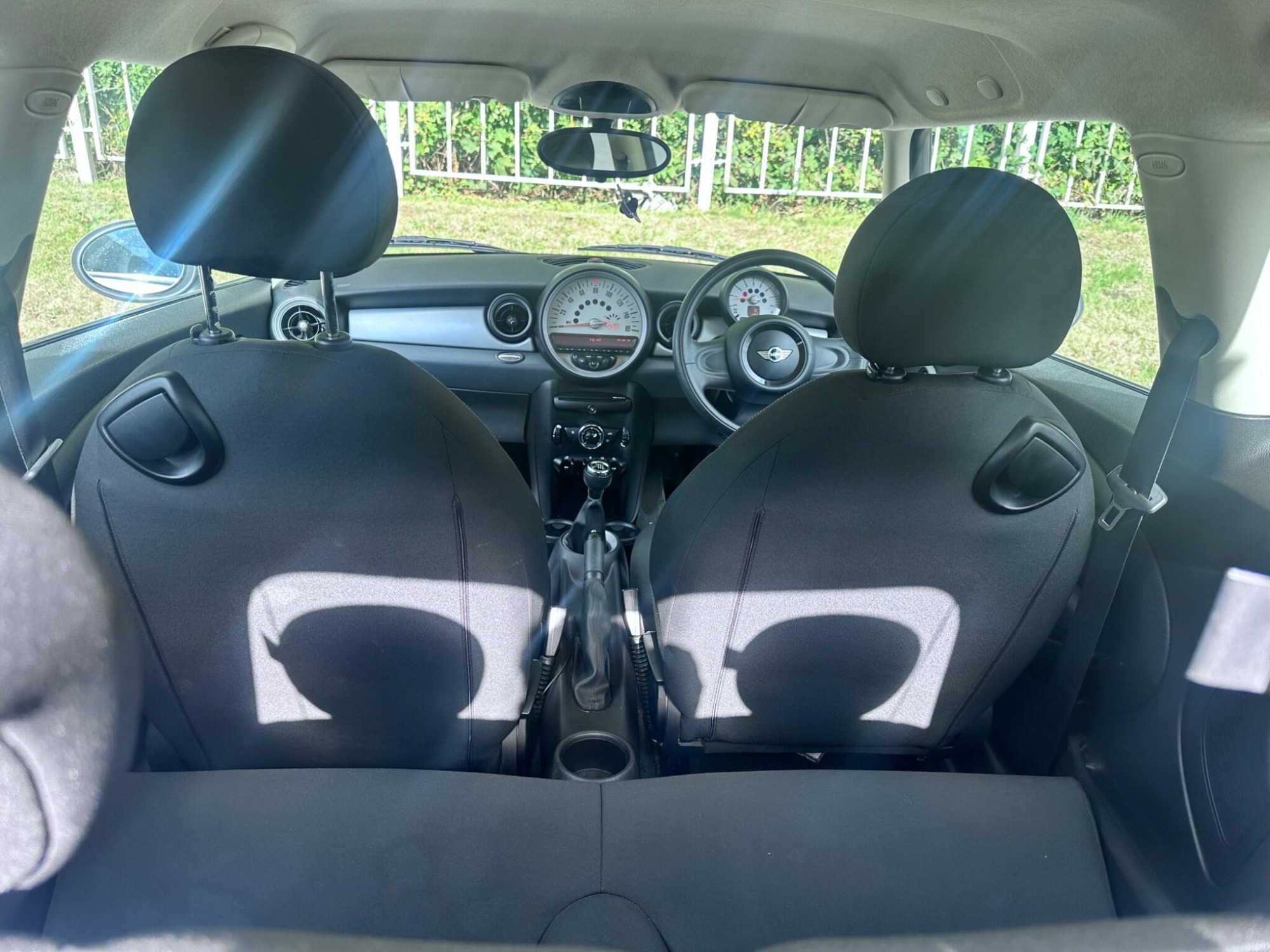 2011 MINI Hatch image 58
