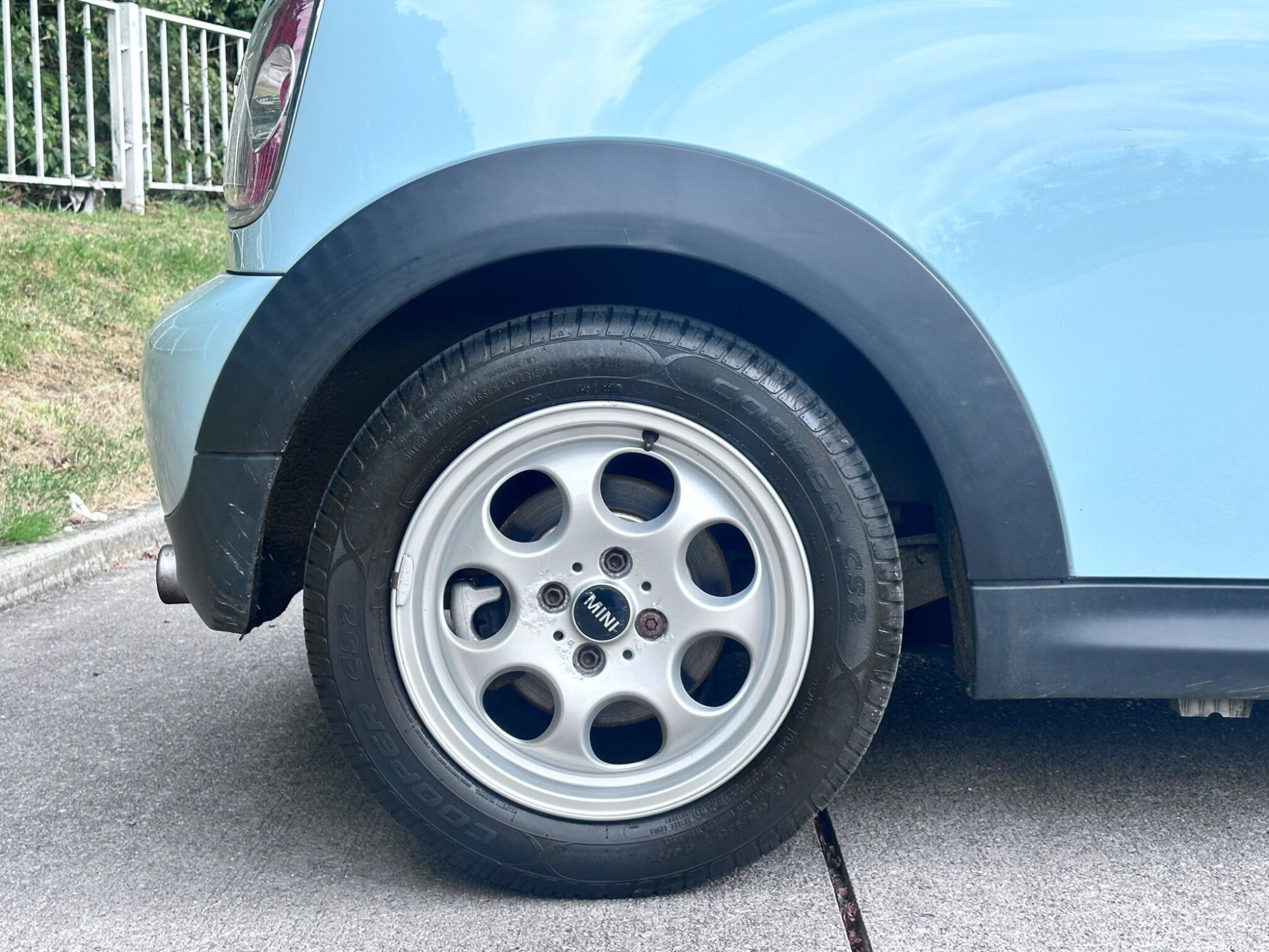 2011 MINI Hatch image 41