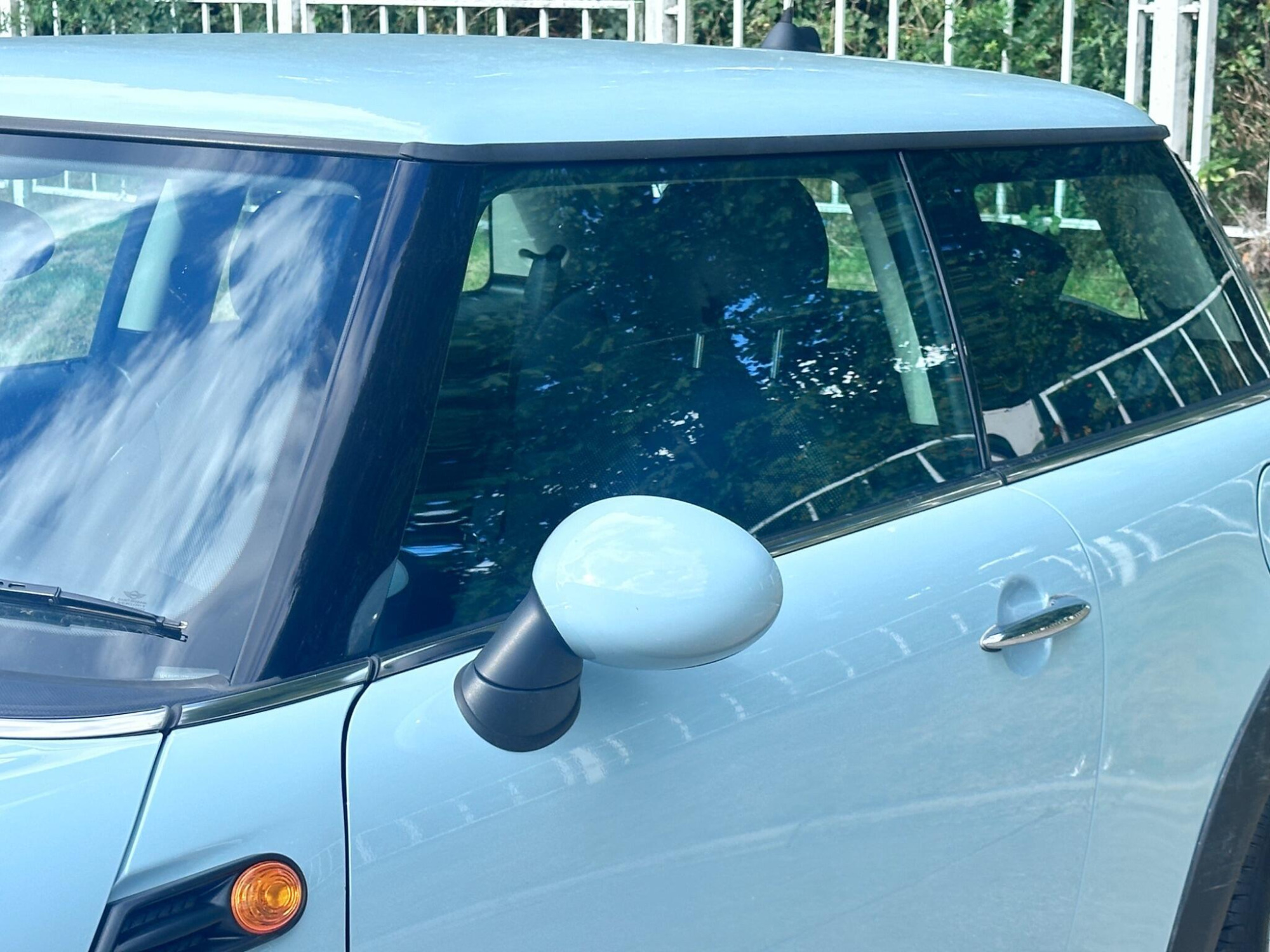2011 MINI Hatch image 47