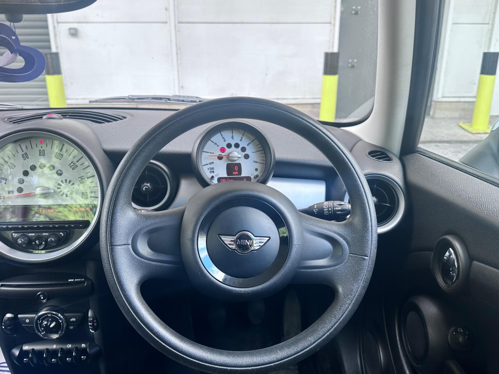 2011 MINI Hatch image 50