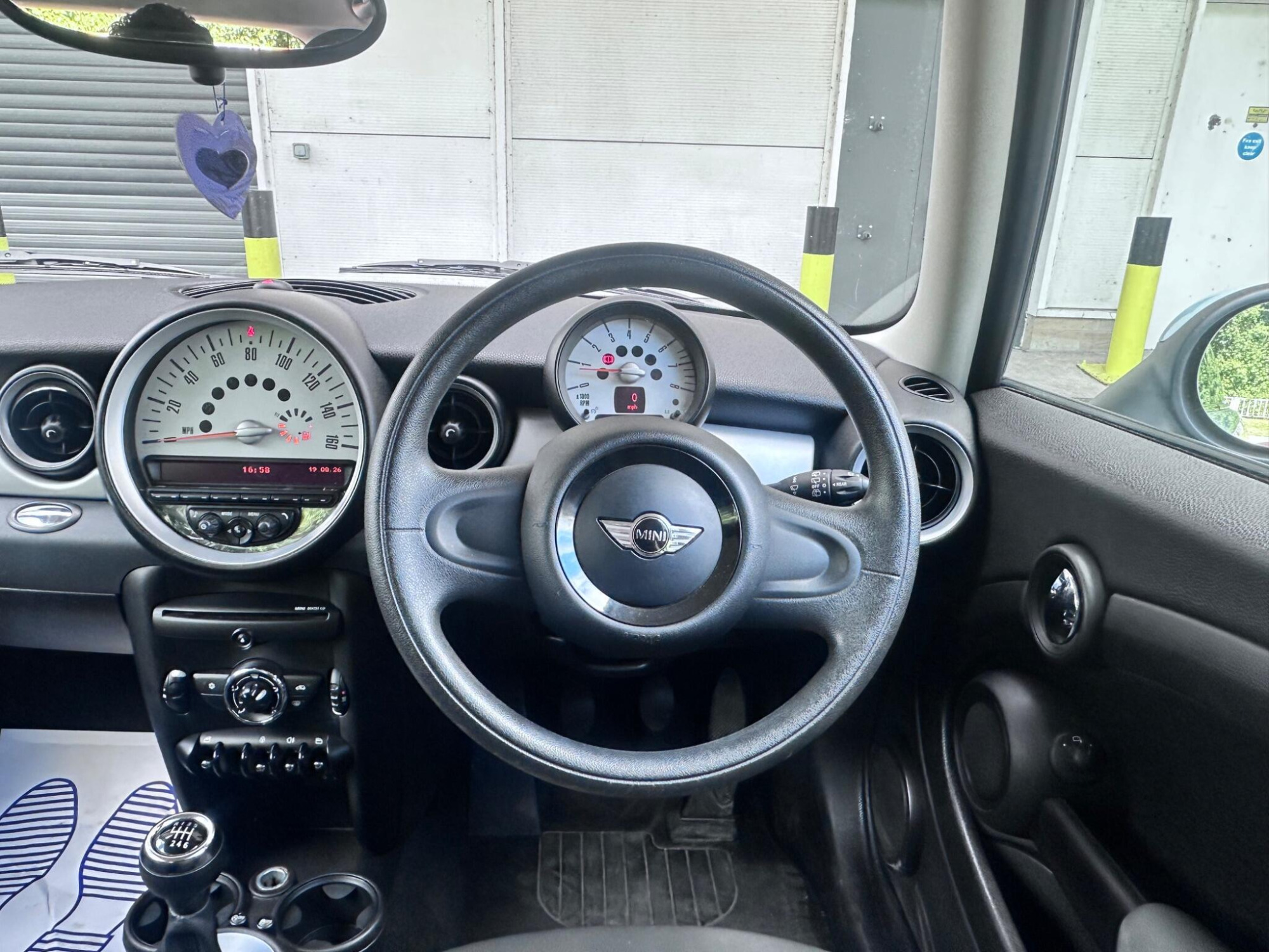 2011 MINI Hatch image 61