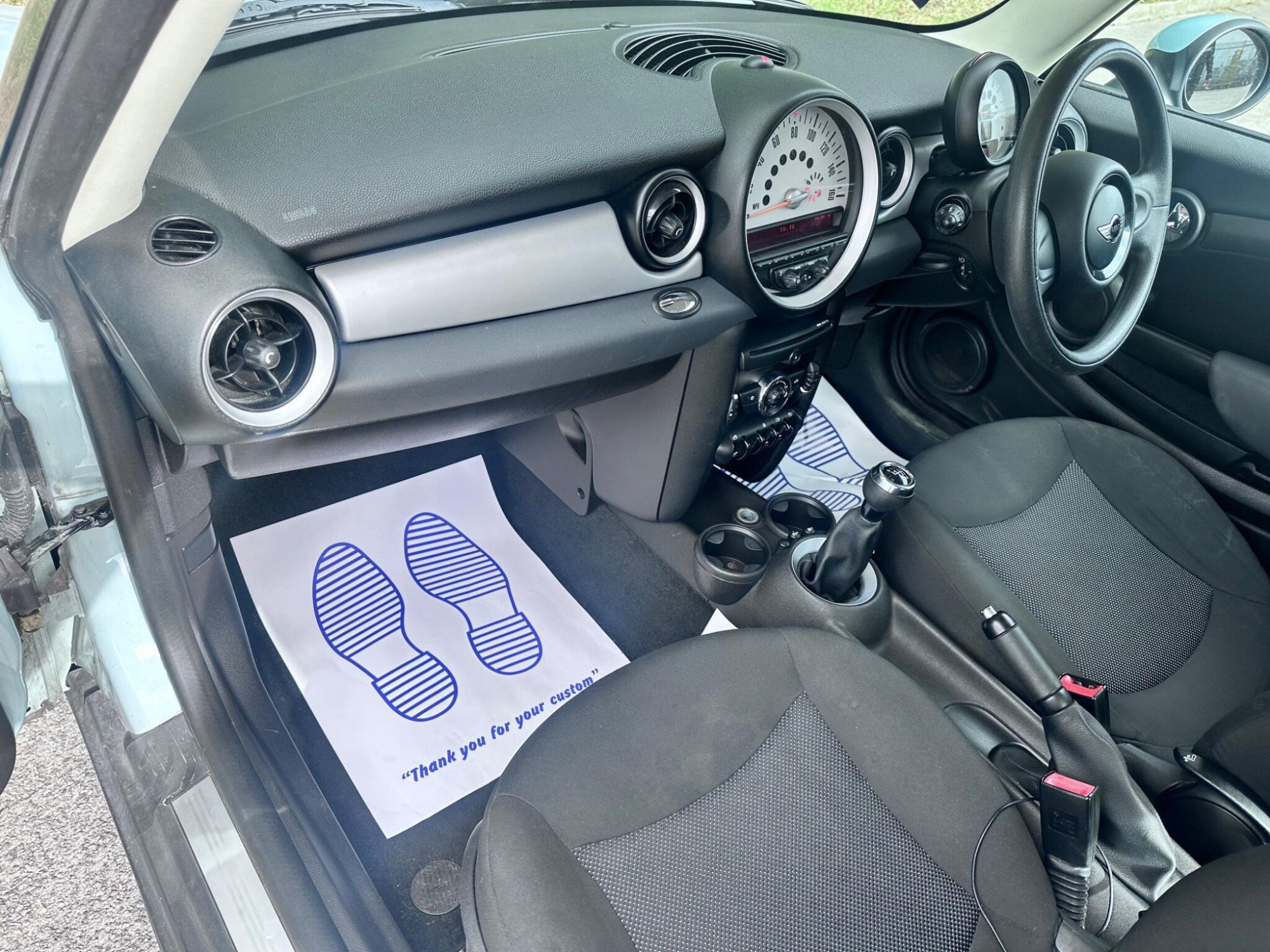 2011 MINI Hatch image 23
