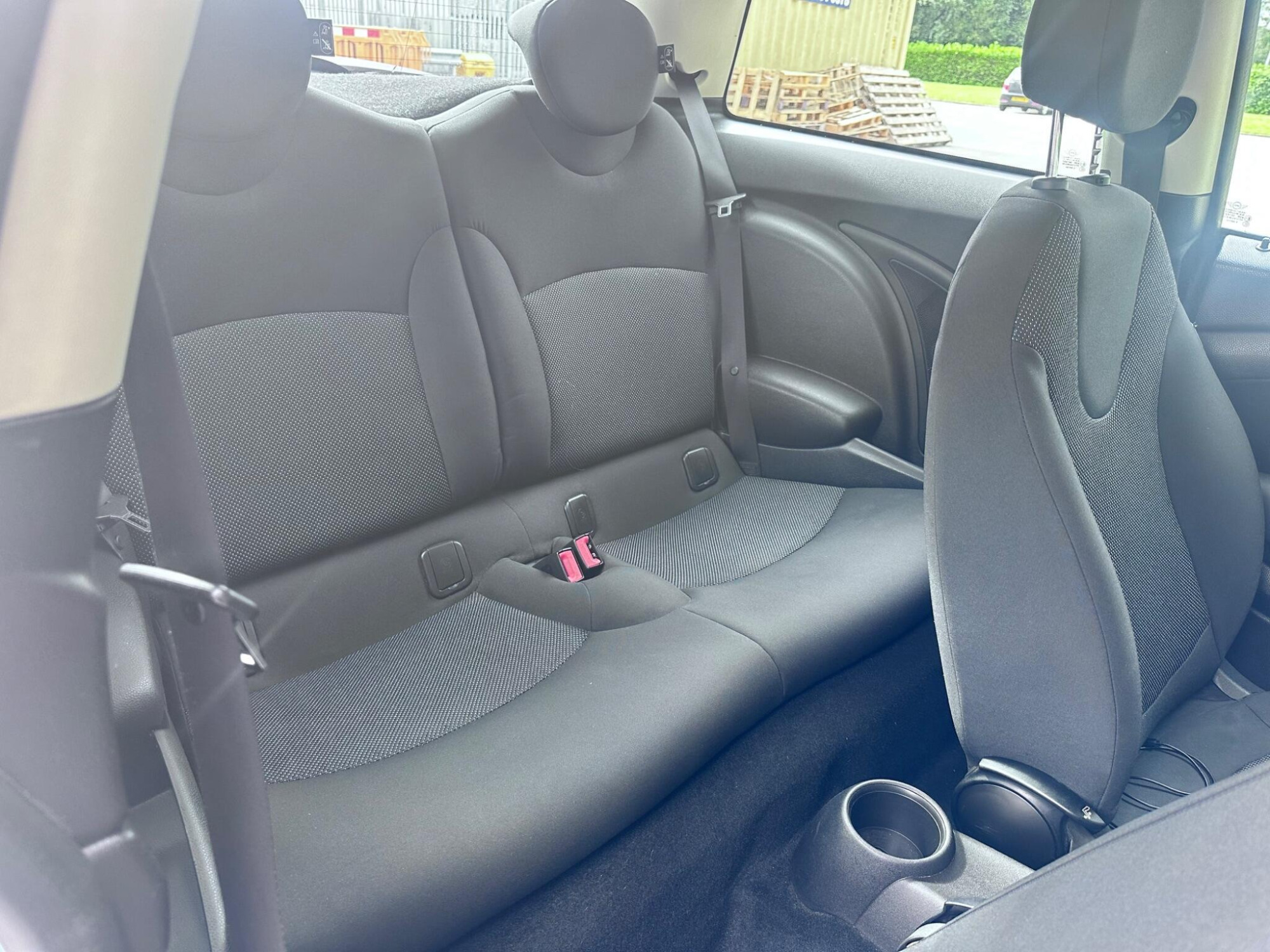 2011 MINI Hatch image 35