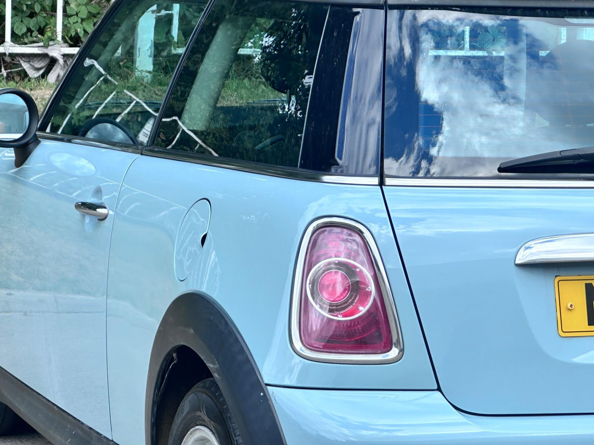2011 MINI Hatch image 53