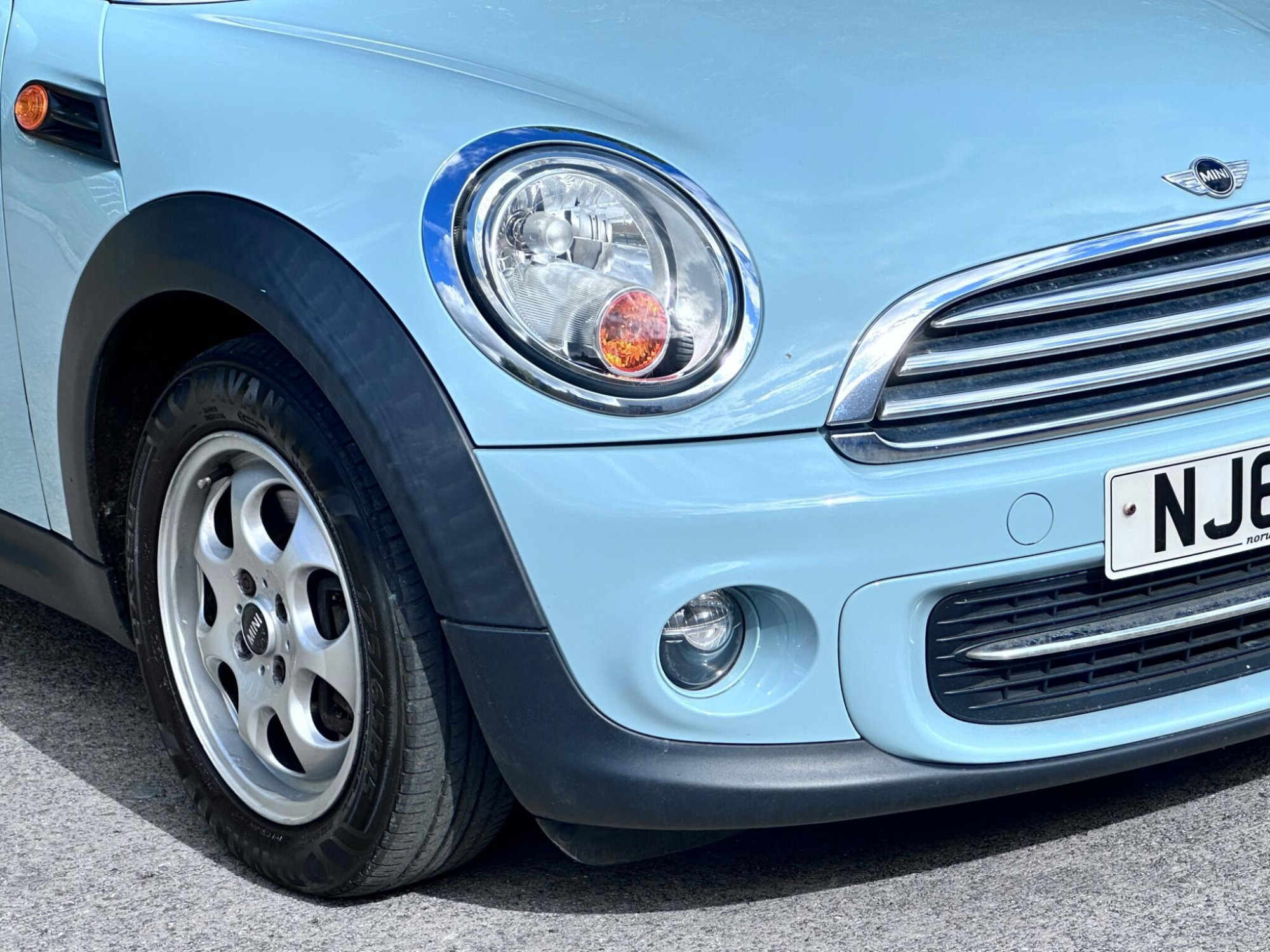 2011 MINI Hatch image 57