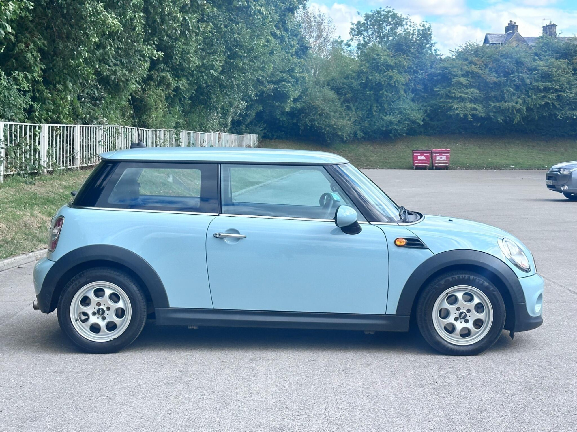 2011 MINI Hatch image 6