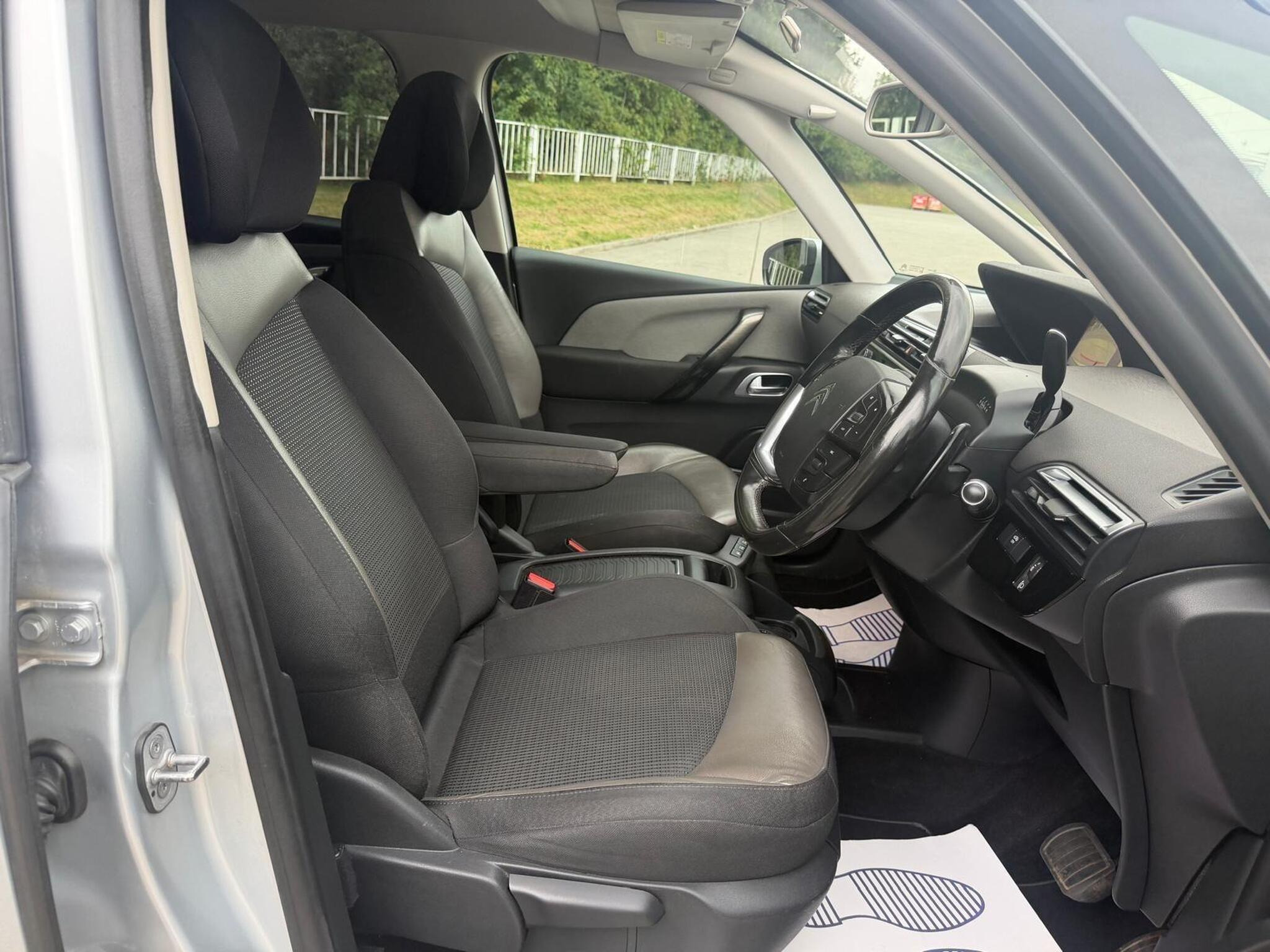 2015 Citroen C4 Picasso image 31