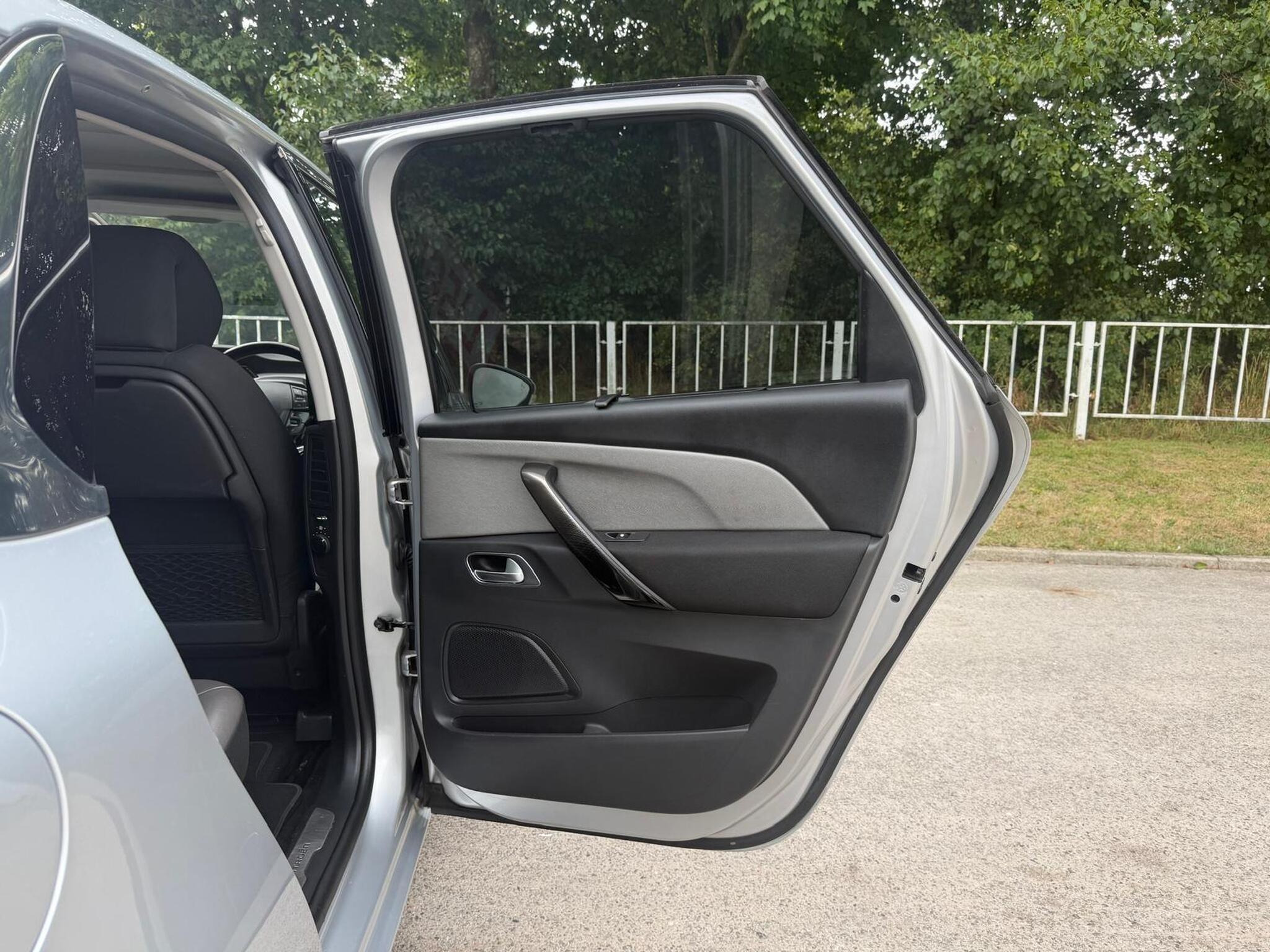 2015 Citroen C4 Picasso image 30