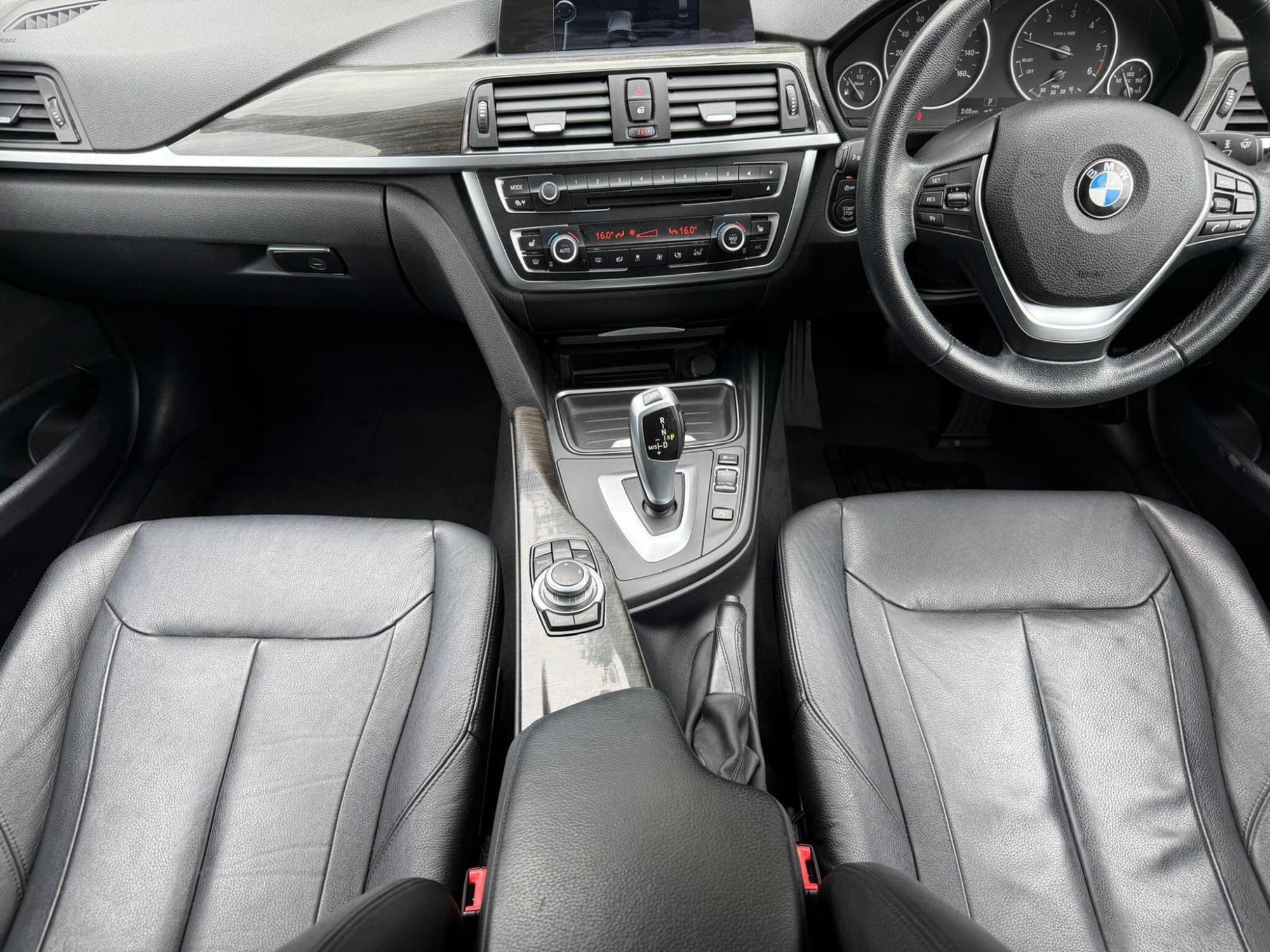 2014 BMW 3 Series image 25