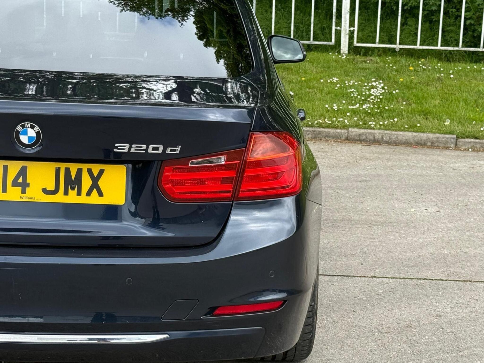 2014 BMW 3 Series image 15