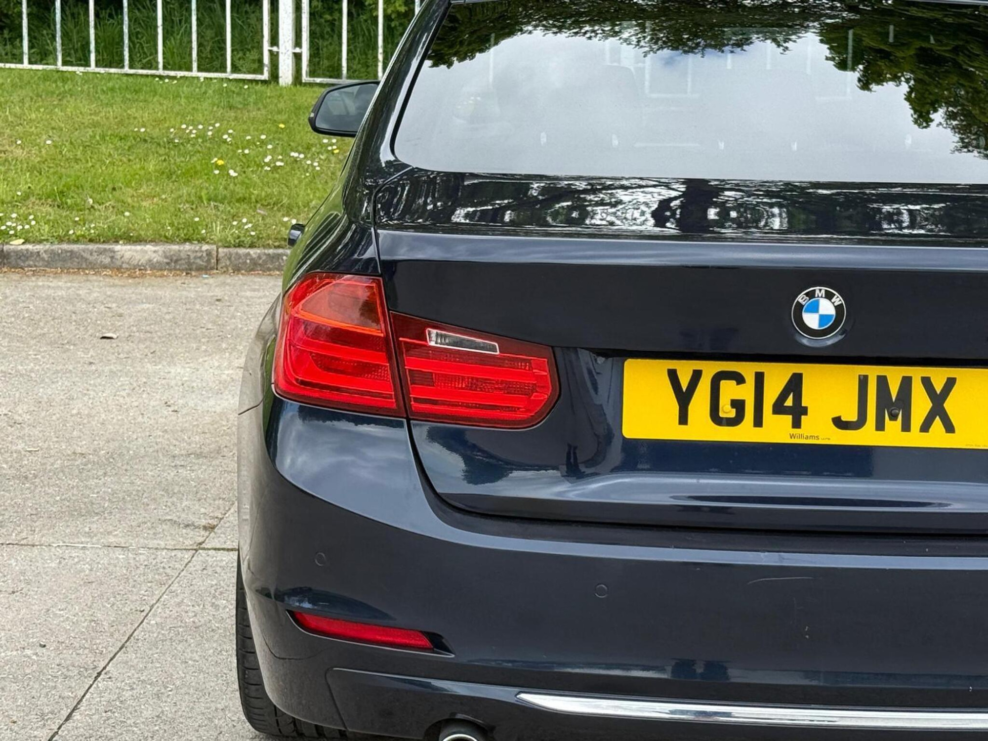 2014 BMW 3 Series image 14