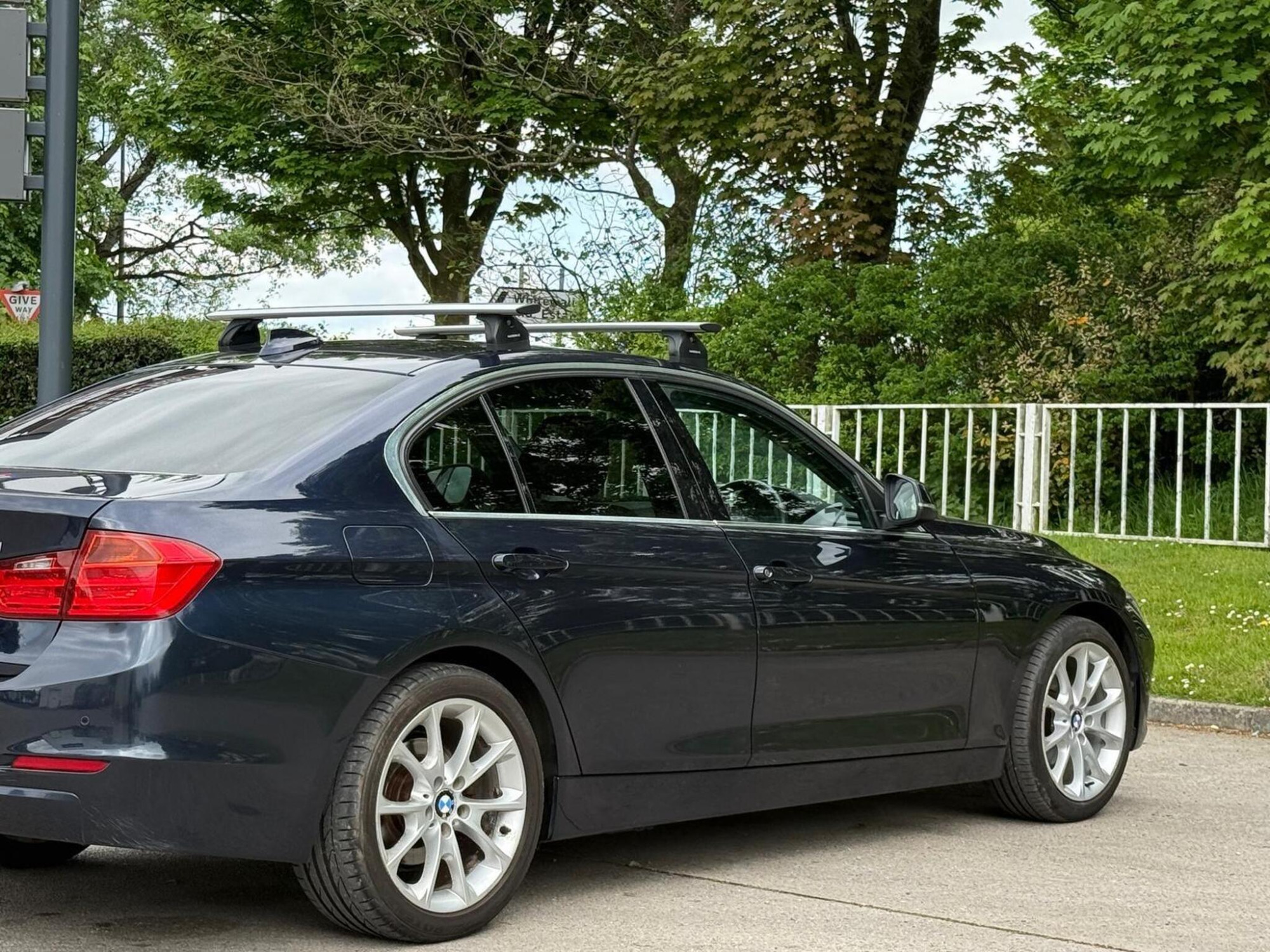 2014 BMW 3 Series image 17