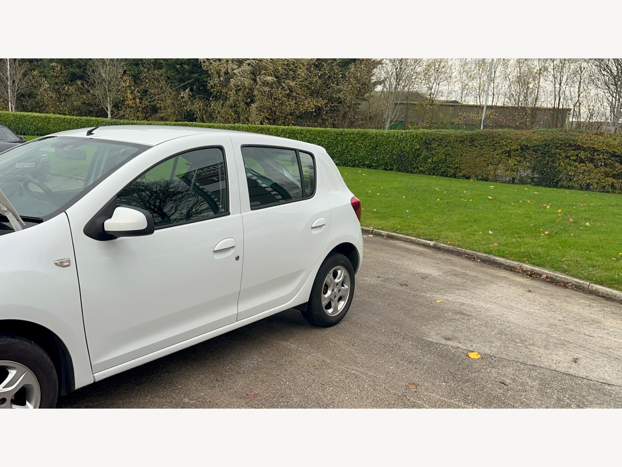 2016 Dacia Sandero image 10
