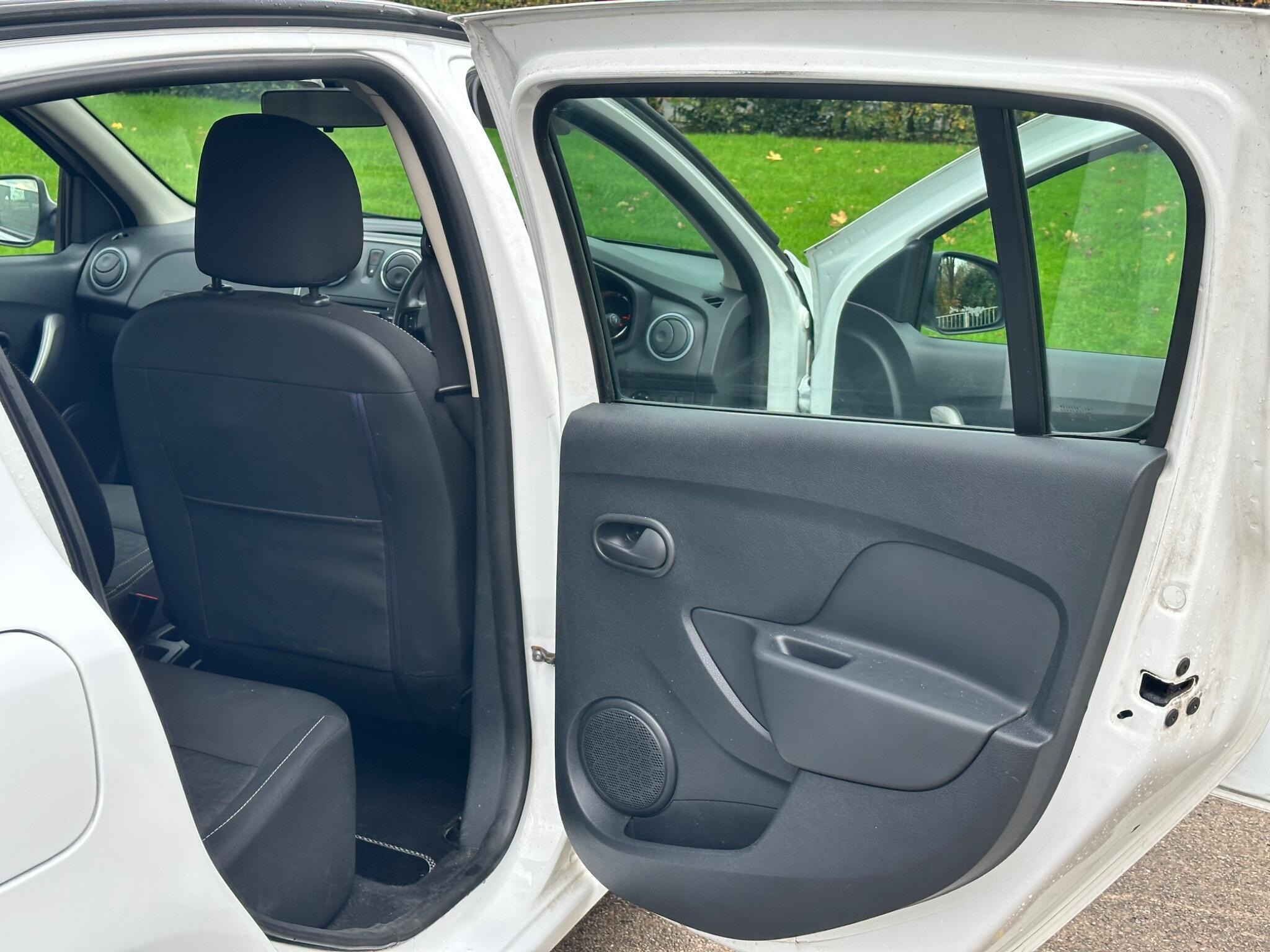 2016 Dacia Sandero image 27