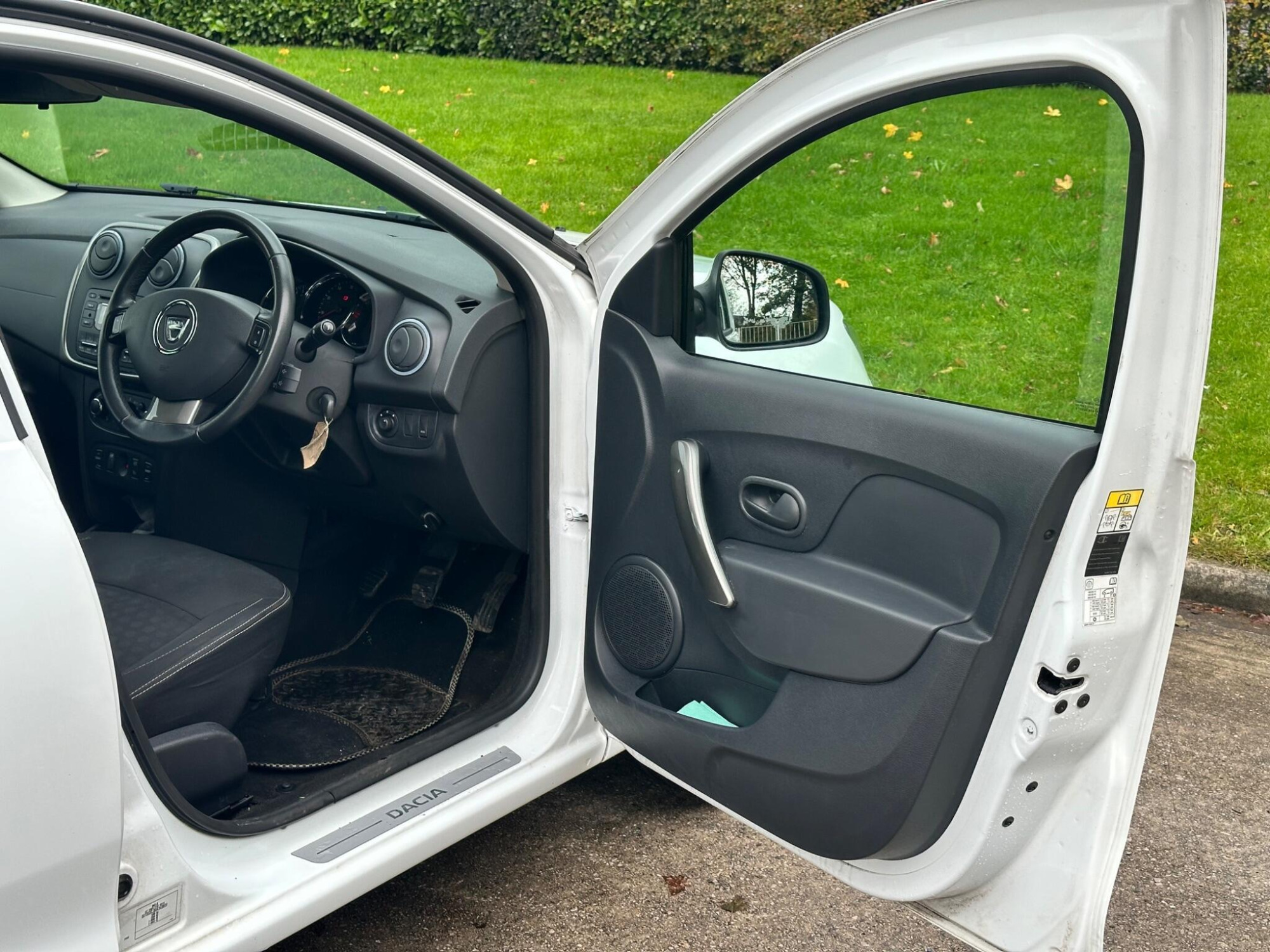 2016 Dacia Sandero image 26