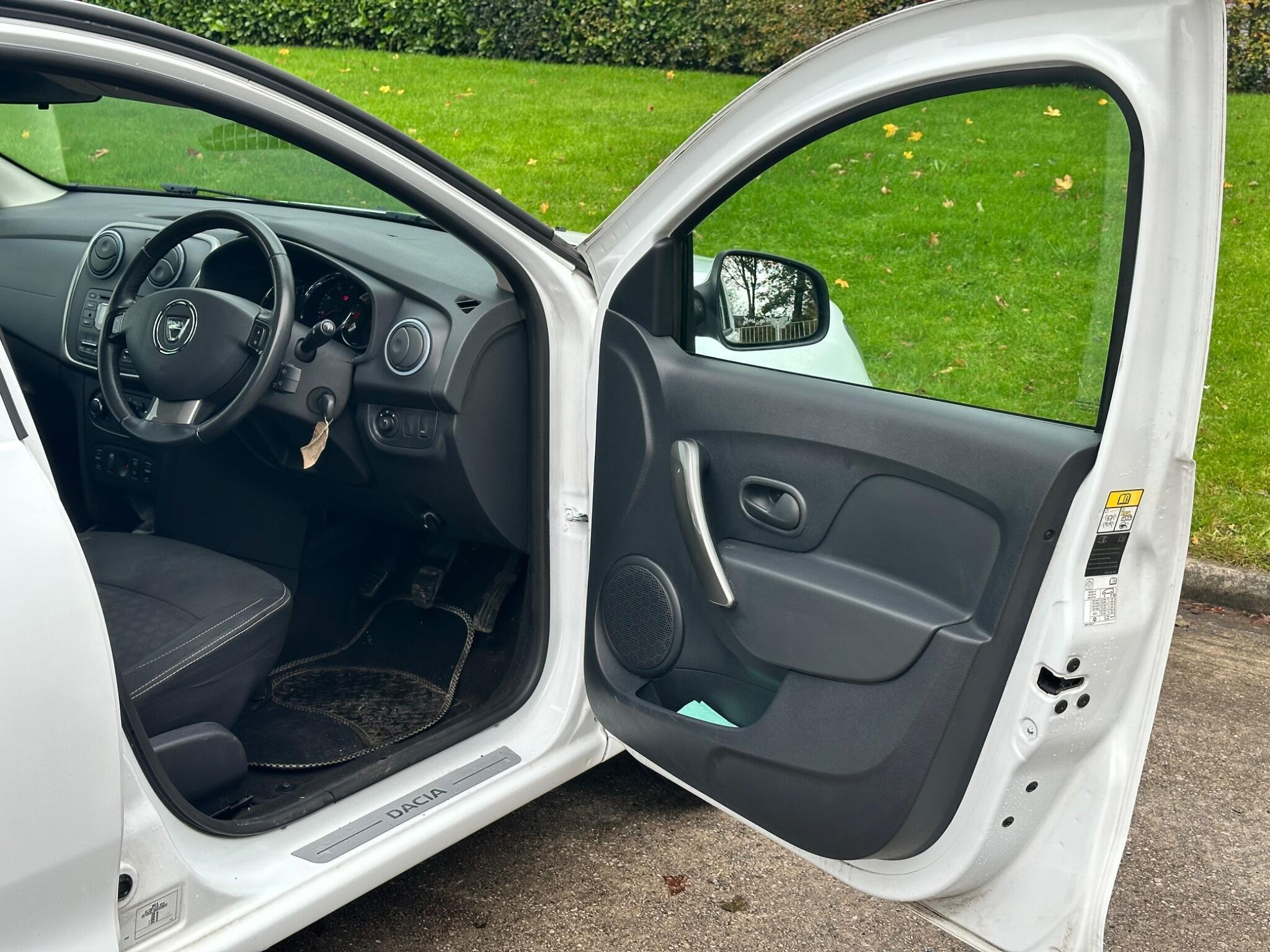 2016 Dacia Sandero image 26