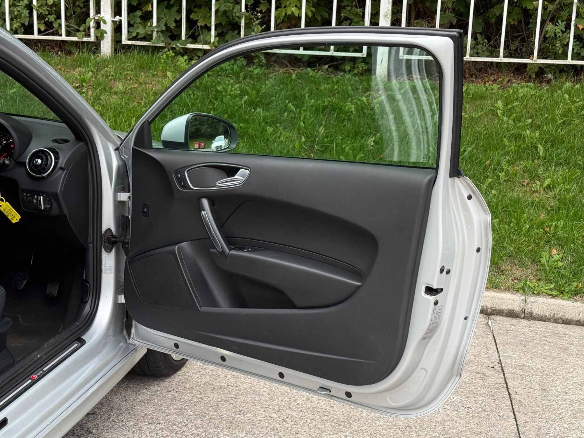2011 Audi A1 image 39