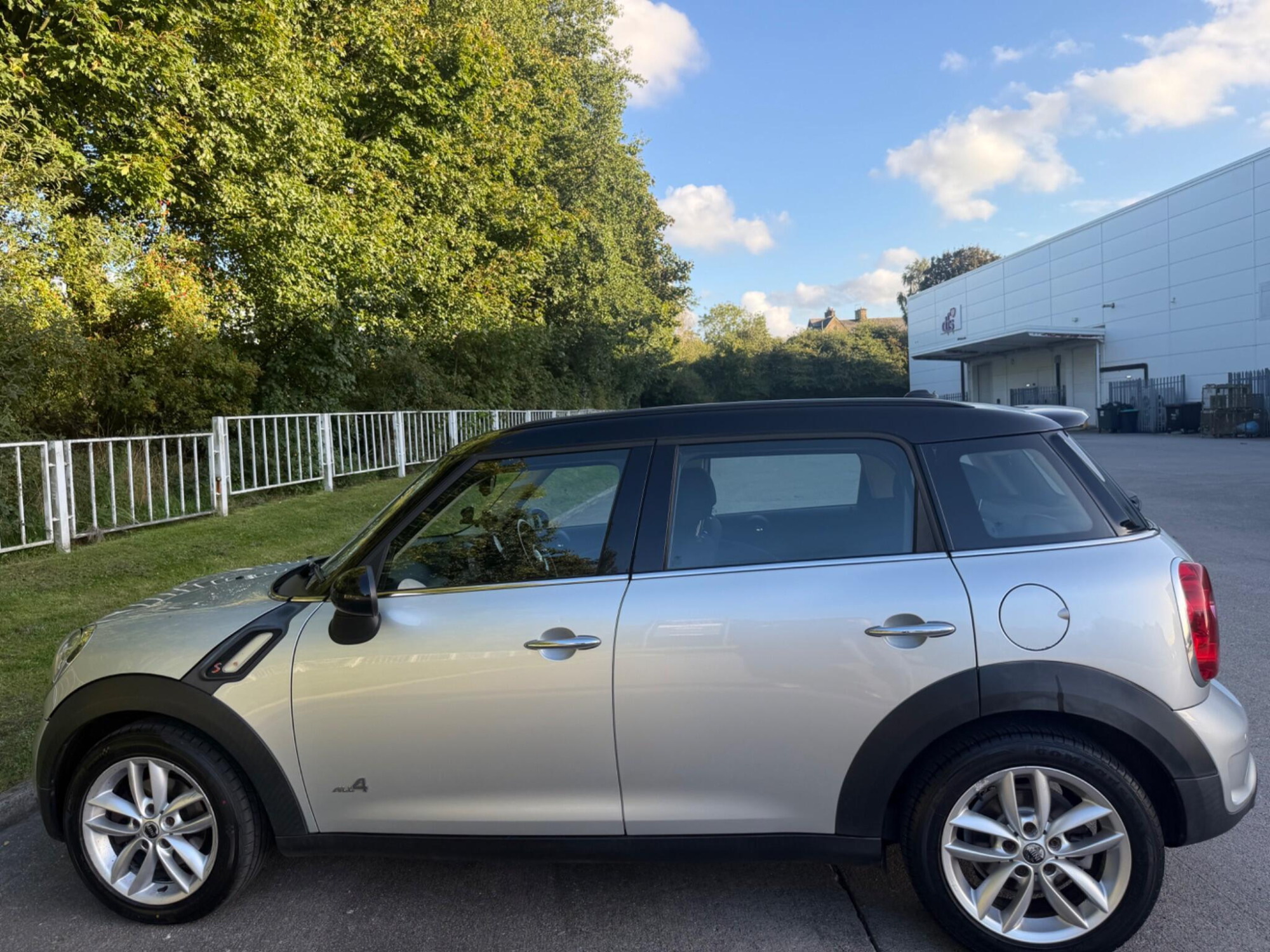 2013 MINI Countryman image 6