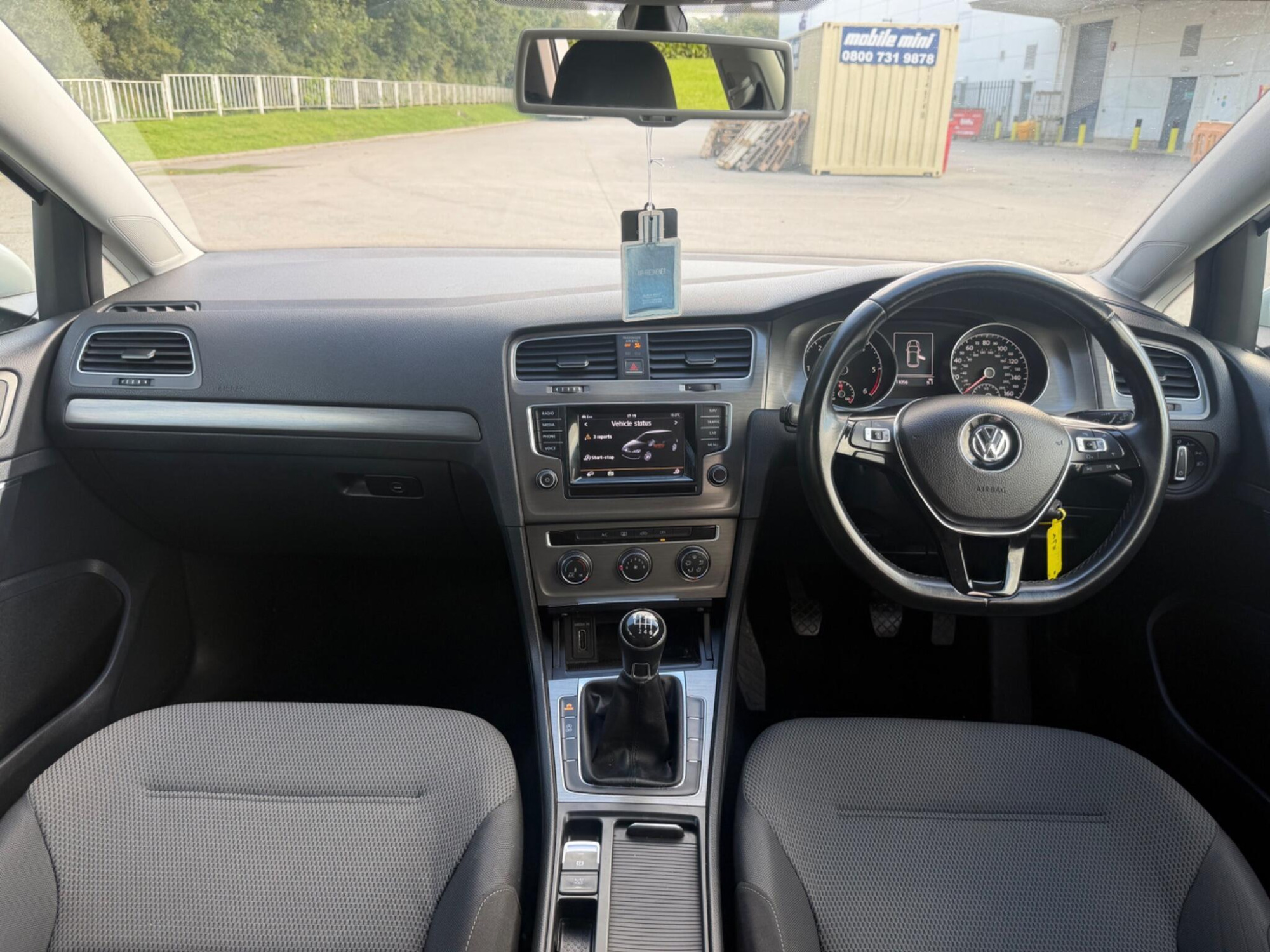 2013 Volkswagen Golf image 31