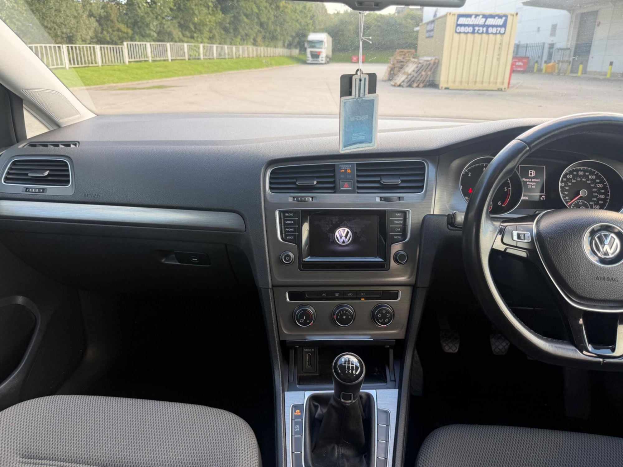 2013 Volkswagen Golf image 28