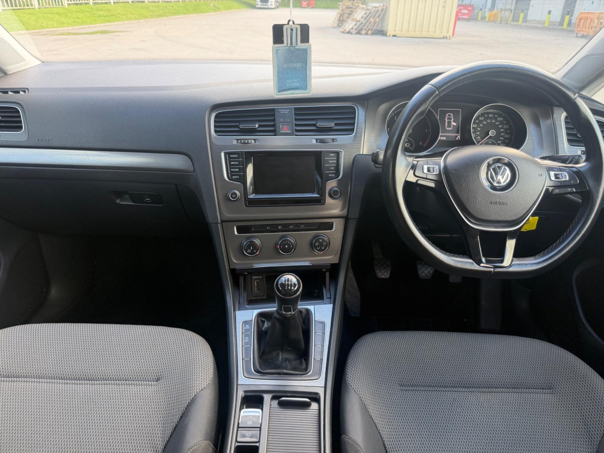 2013 Volkswagen Golf image 27