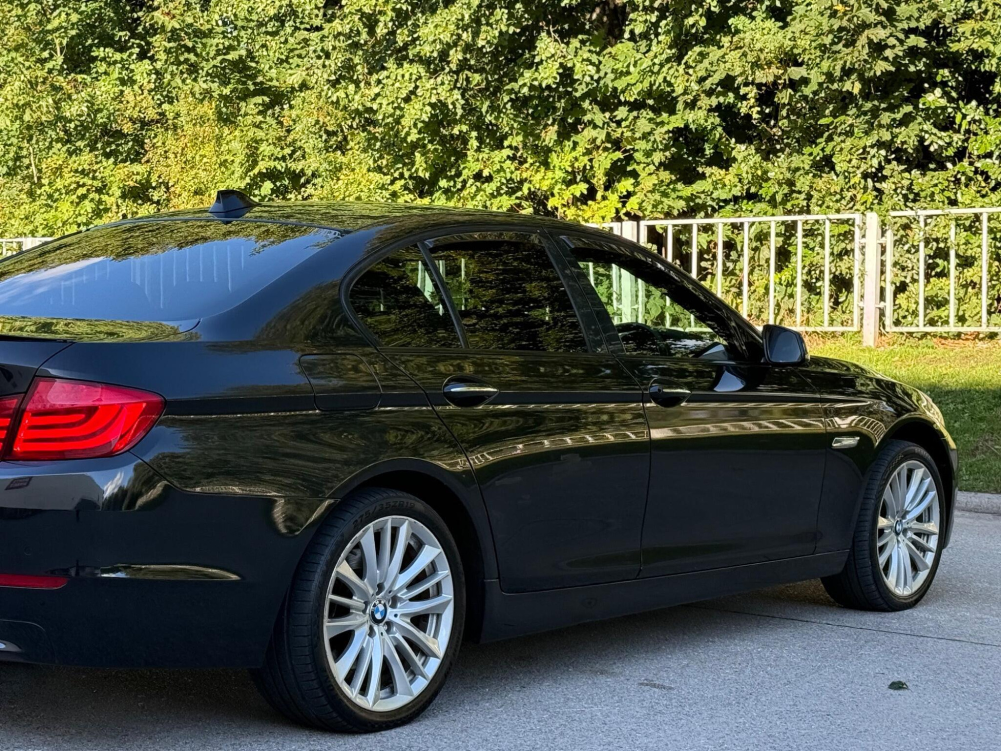 2010 BMW 5 Series image 17