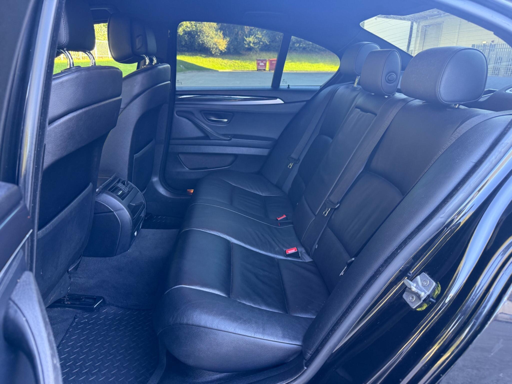 2010 BMW 5 Series image 35
