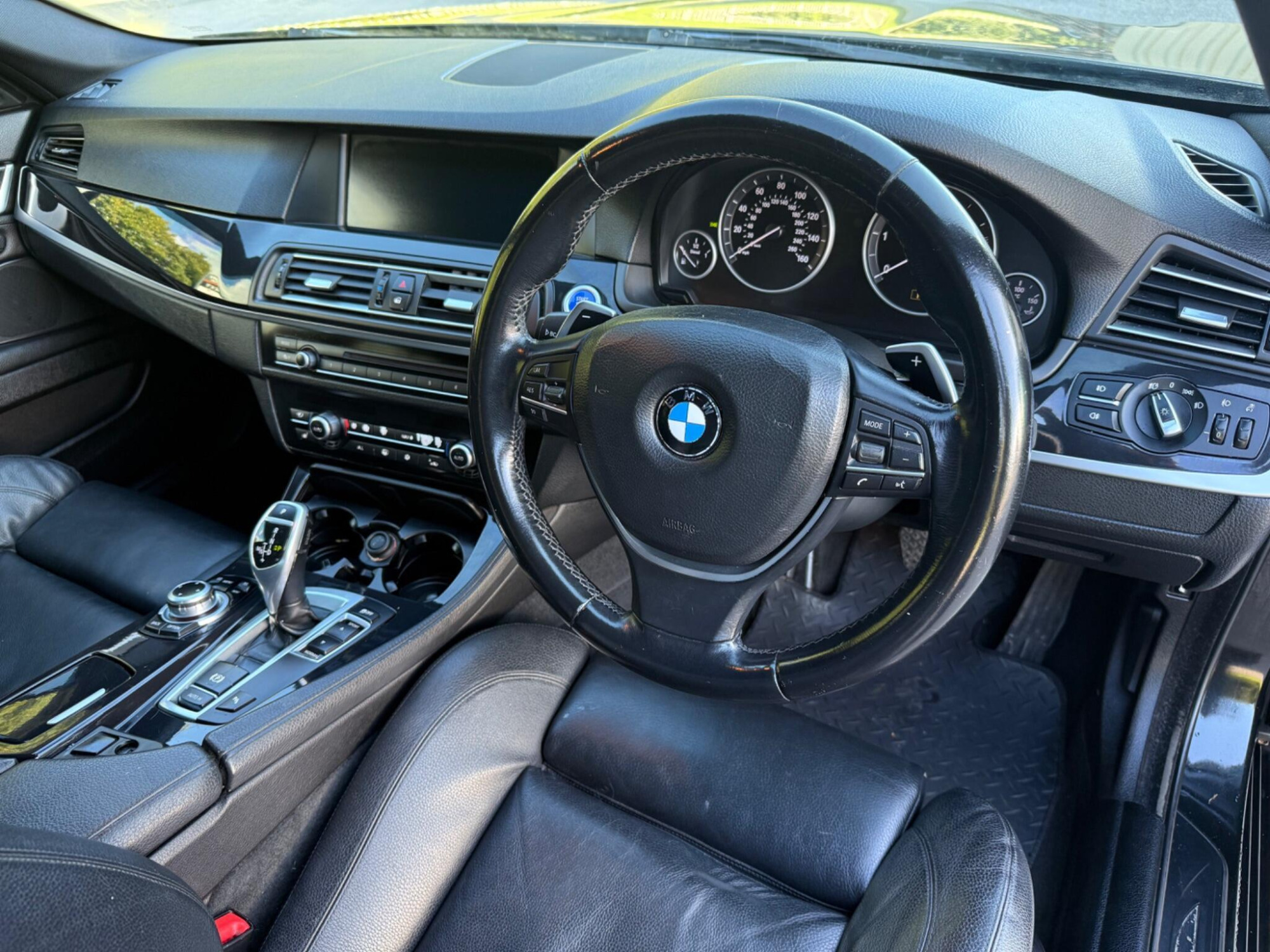 2010 BMW 5 Series image 37