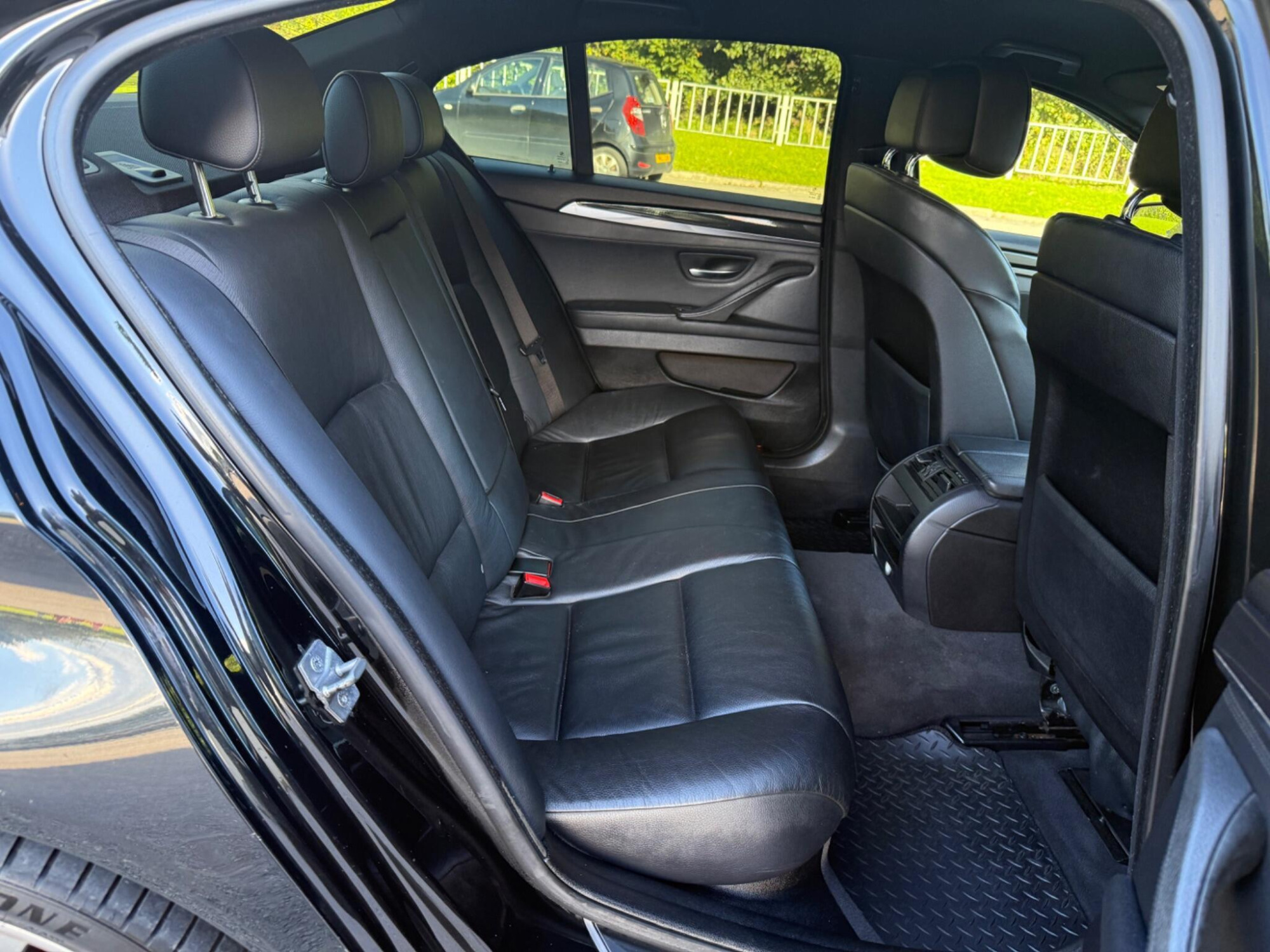2010 BMW 5 Series image 34