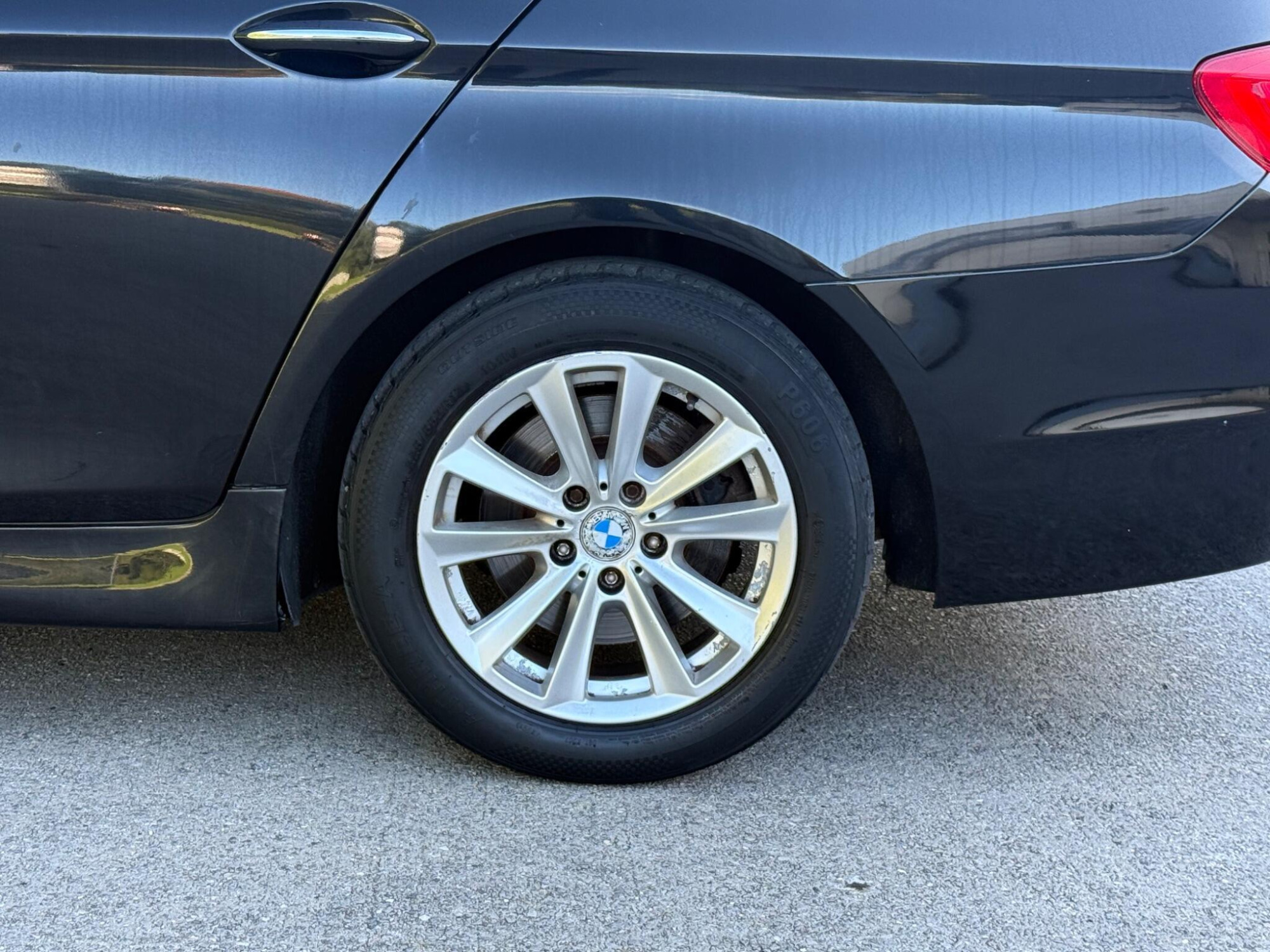 2010 BMW 5 Series image 26
