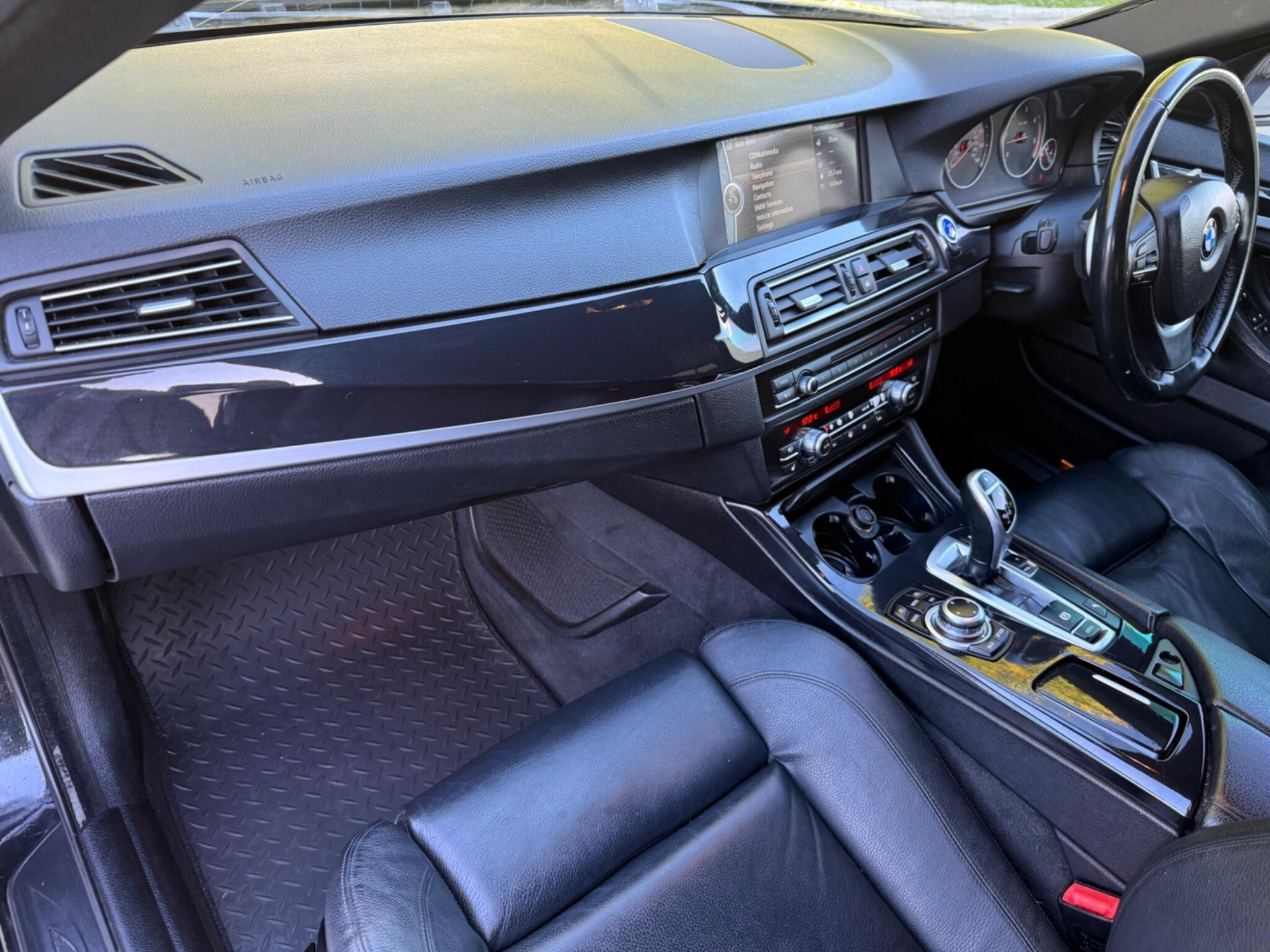 2010 BMW 5 Series image 36