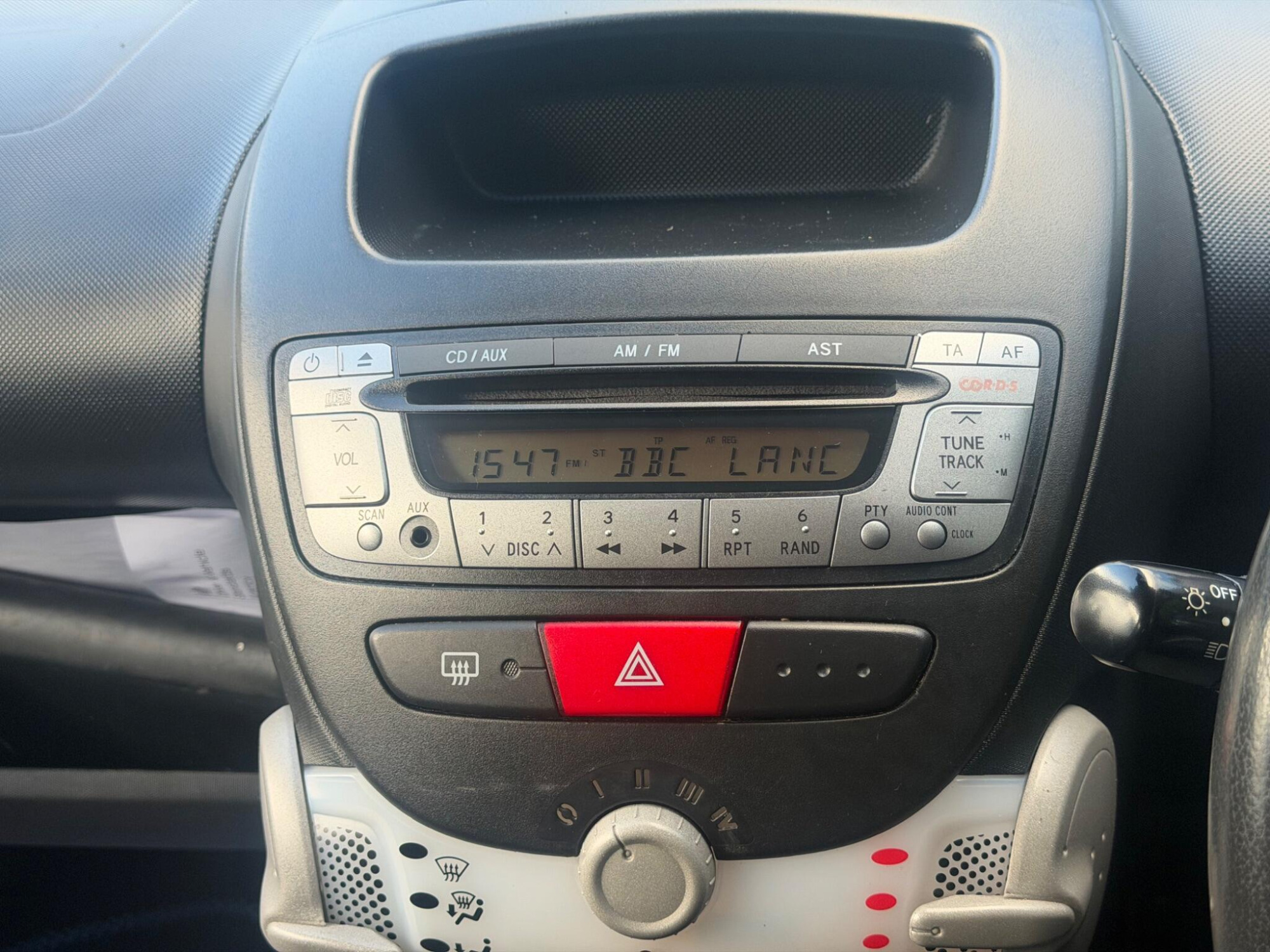 2014 Toyota AYGO image 32