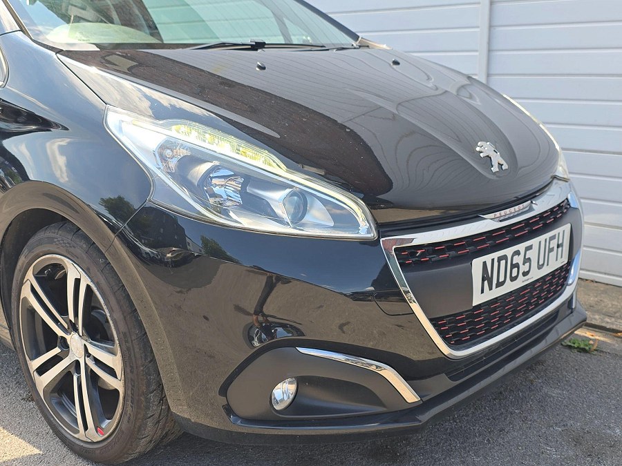 2016 Peugeot 208 photo 10