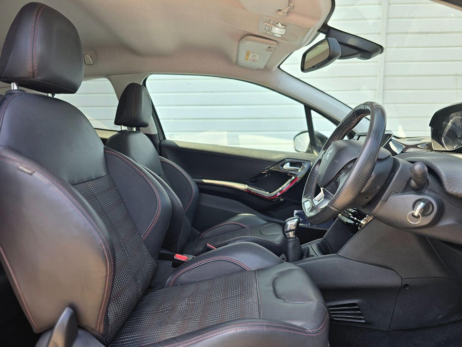 2016 Peugeot 208 photo 14