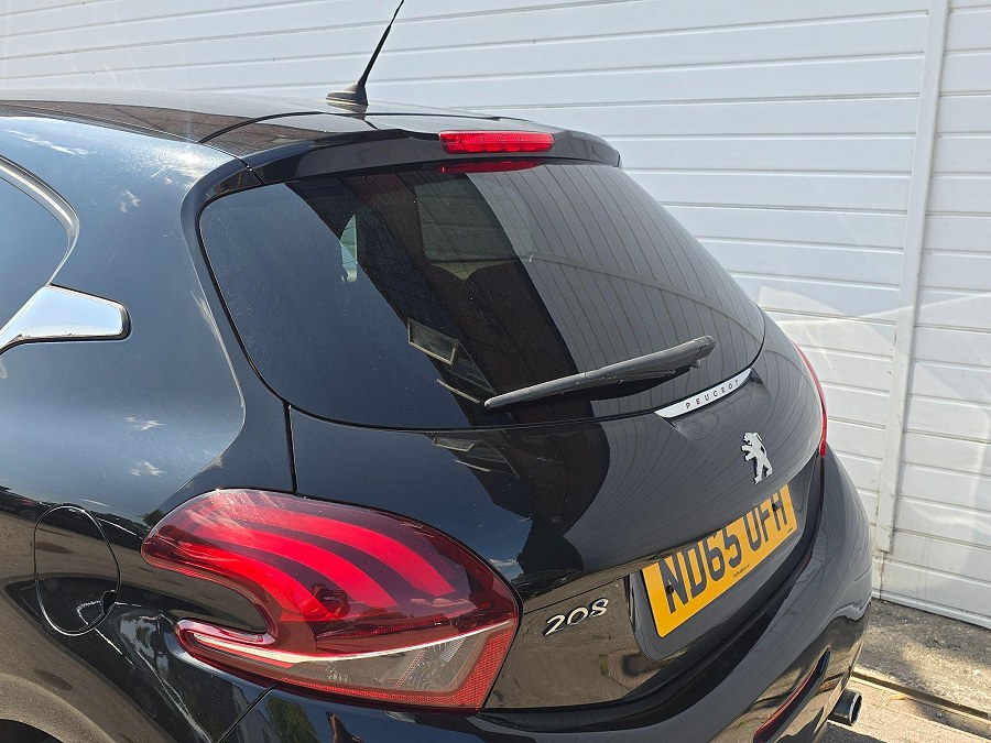 2016 Peugeot 208 photo 12