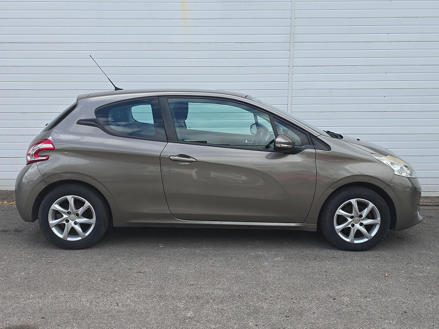 2012 Peugeot 208 photo 10